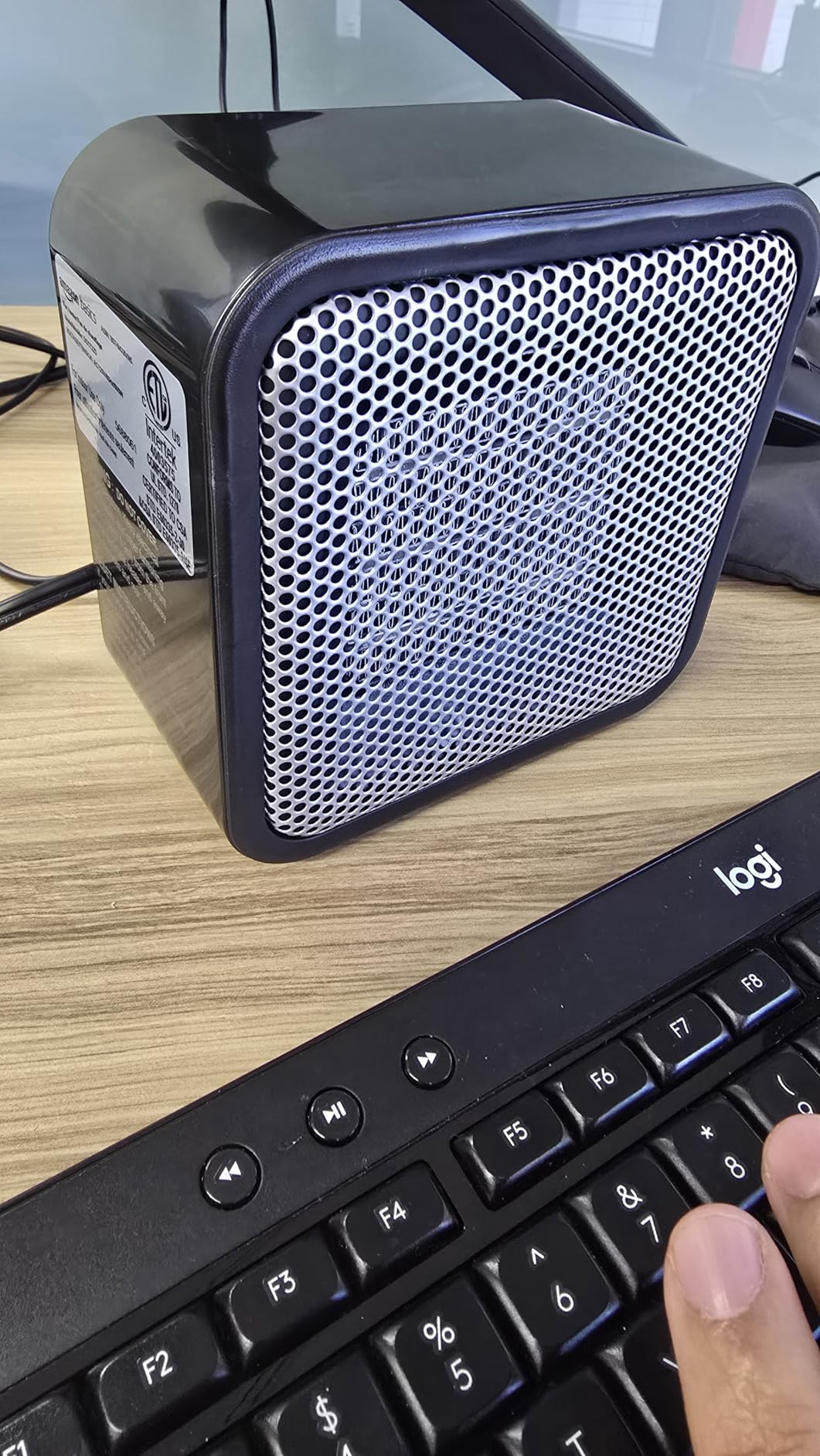 Amazon Basics Ceramic Portable Mini Space Heater for Office Desk, Indoor Use, Fast Heating, Energy Efficient, 500W, With Tip-Over Protection, Lightweight 1.4 lbs, Black customer photo 2