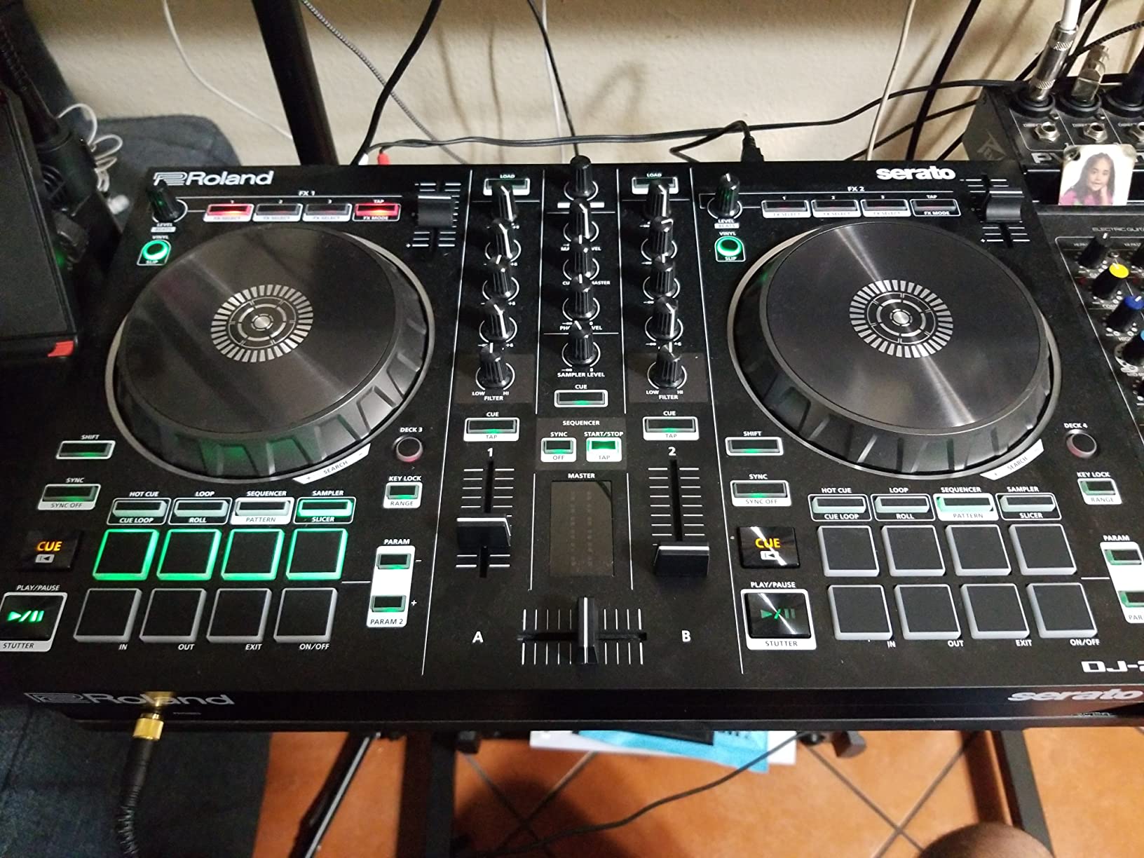 Roland DJ-202 Compact DJ Controller customer photo 2