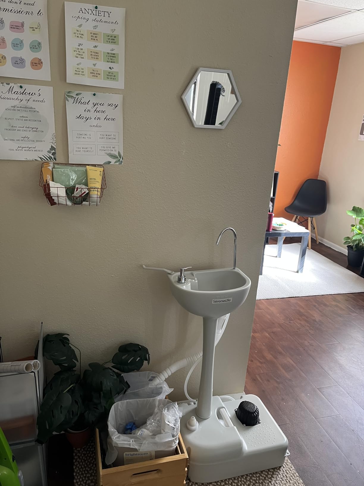 SereneLife Portable Hand Washing Station, 100+ Hand Washes, Hands-Free Foot Pump, Soap Dispenser, and Drain Hose, Ideal for Outdoor Events, Camping, Boating and Worksites customer photo 2
