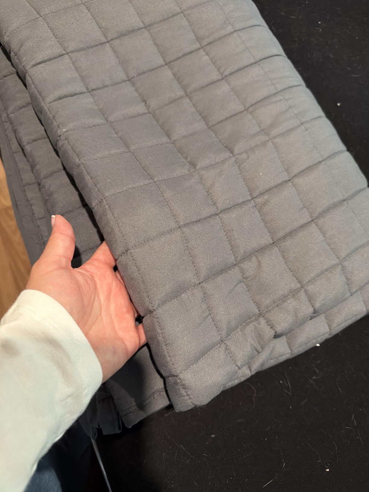 YnM 15lbs Weighted Blanket for Adults, Breathable Heavy Bed Throw Blanket with Cooling Glass Beads for All Season Use, Ideal for One Person of 140lbs (60x80 Inches, Queen Bed, Dark Grey) customer photo 1