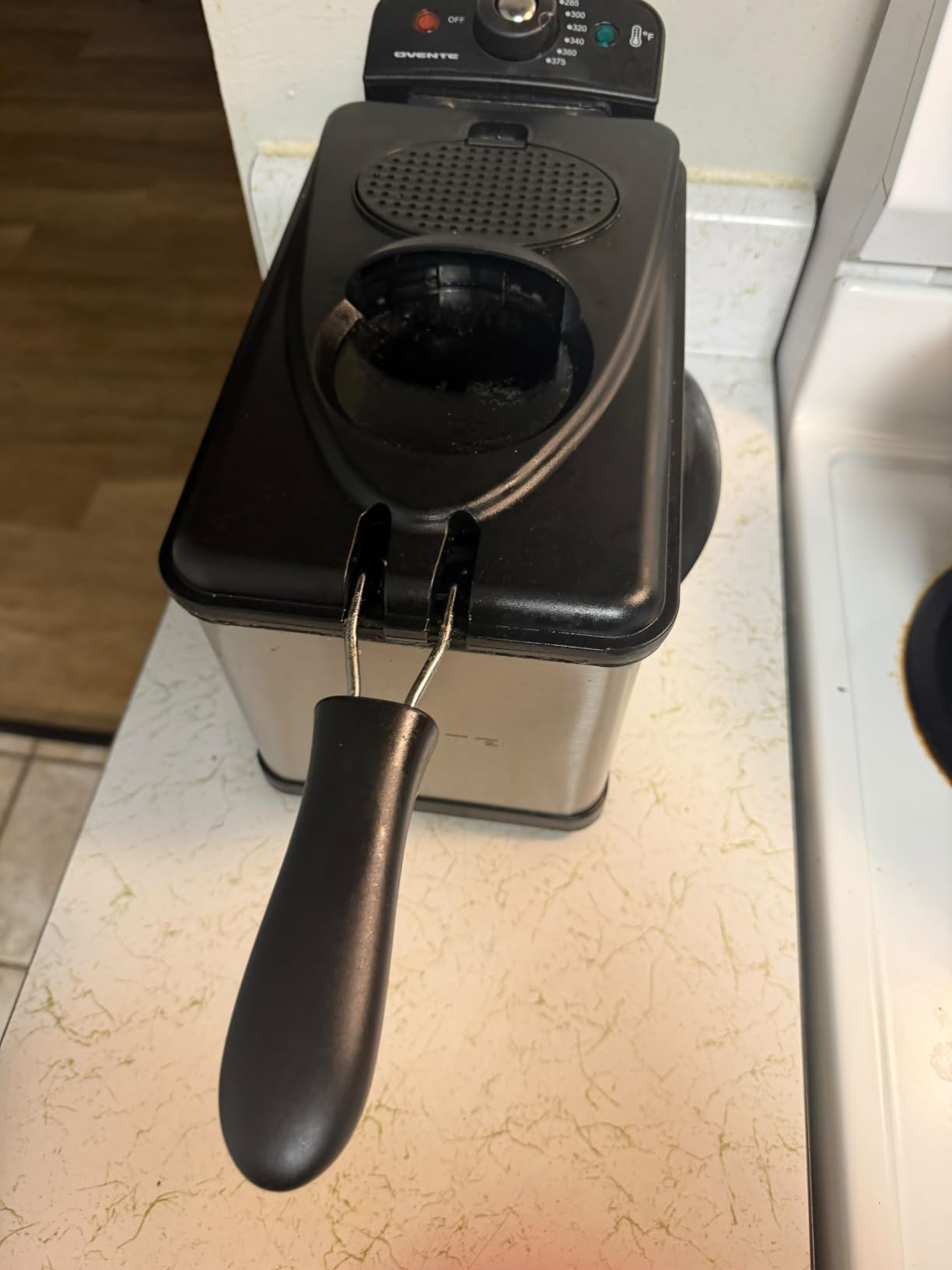 OVENTE Electric Deep Fryer, 2L Capacity, 1500W, Silver FDM2201BR customer photo 1