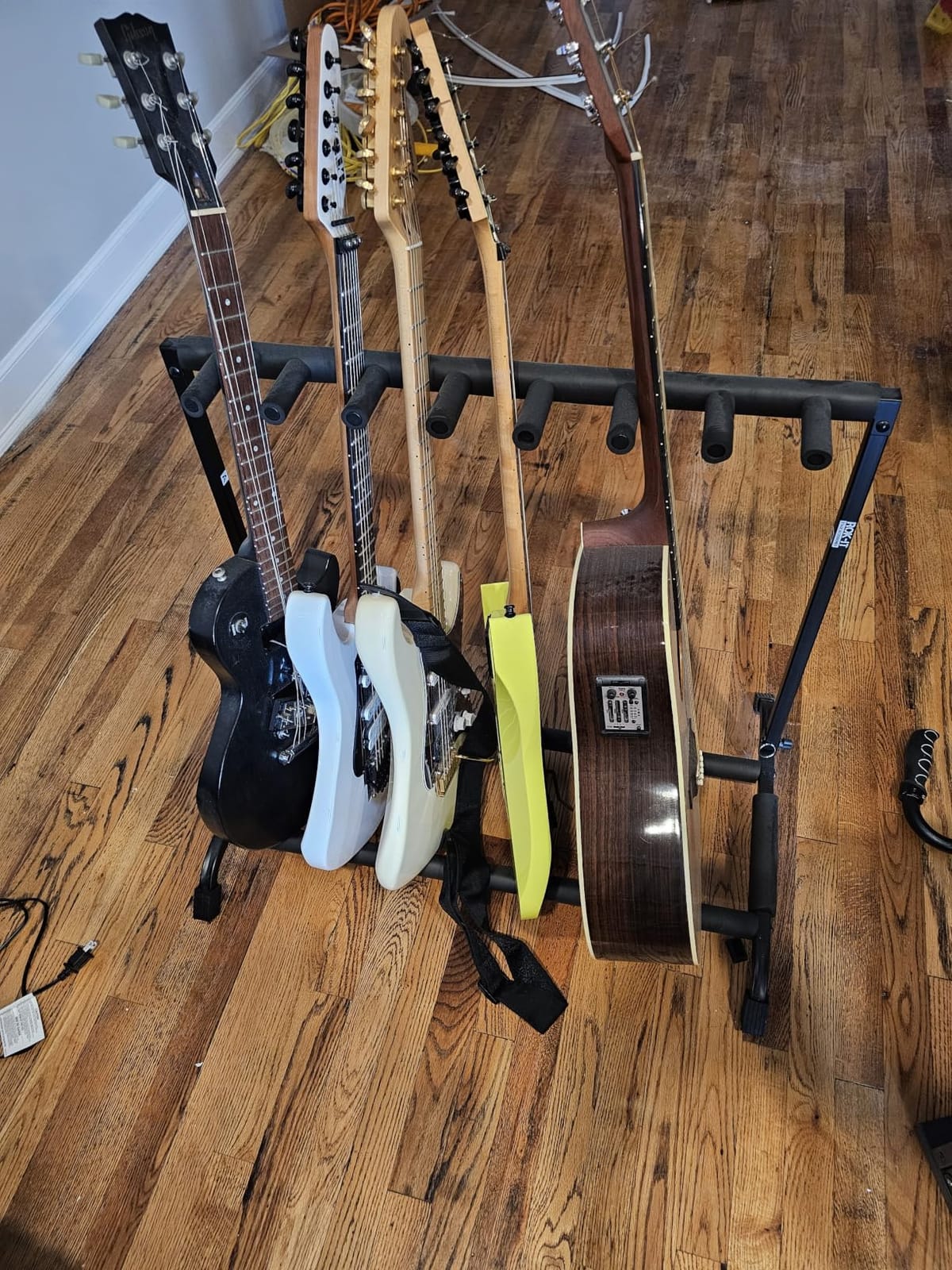 Kuyal 5 Holder Guitar Stand, Multi-Guitar Display Rack Folding Stand - for Band Stage Bass & Acoustic Guitar, Black (5 Holder) customer photo 1