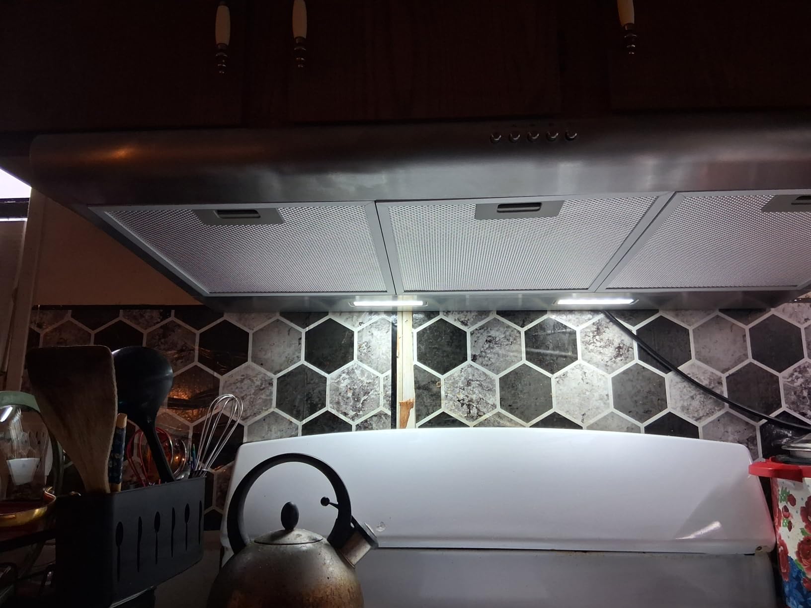 36 in. Delta Collection Ducted Under Cabinet Range Hood, Mesh Filters, Stainless | COSMO COS-5MU36 Reusable Filters, LED Lighting, Push Button Controls, 3 Fan Speeds, Slim Profile, Top or Rear Venting customer photo 1
