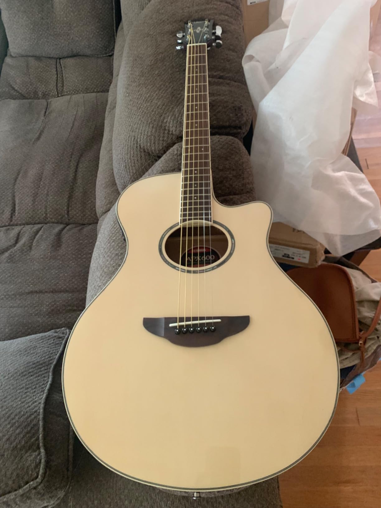Yamaha APX600 BL Thin Body Acoustic-Electric Guitar, Black customer photo 1