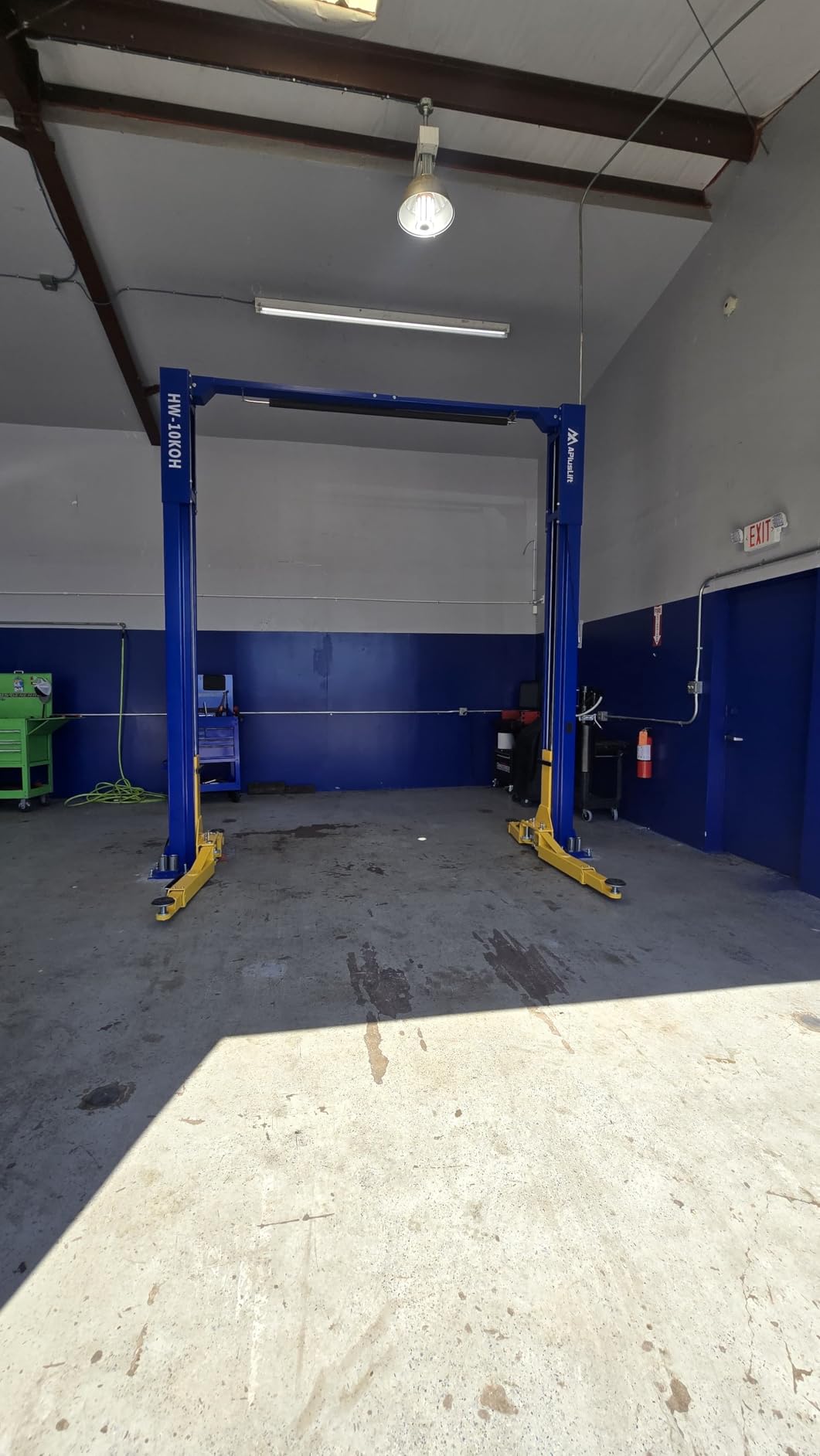 APlusLift HW-10KOH-A 10000LB Two Post Overhead Car Lift 3 Year Warranty | 3 Year Parts Replacement Rigid Double S Columns Clear Floor Design customer photo 2