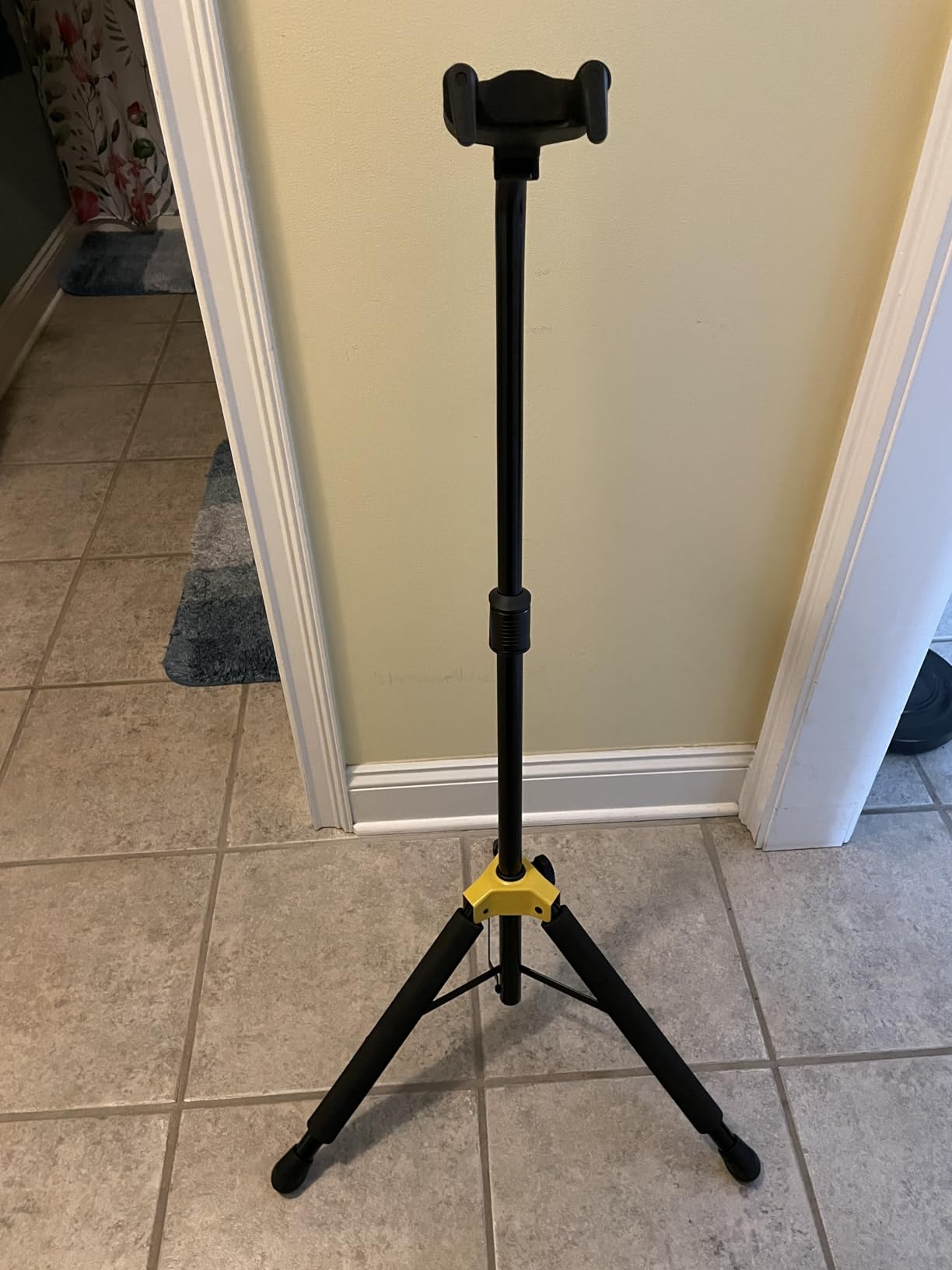 Hercules GS414B + Acoustic Guitar Stand Plus customer photo 2