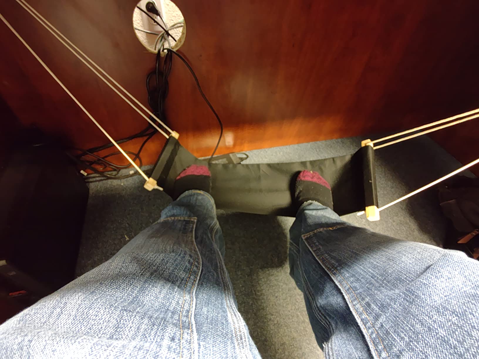 Auoinge Foot Hammock Under Desk FootRest - Adjustable Office Foot Rest Under Desk - Portable Desk Foot Hammock with Headphone Holder customer photo 2
