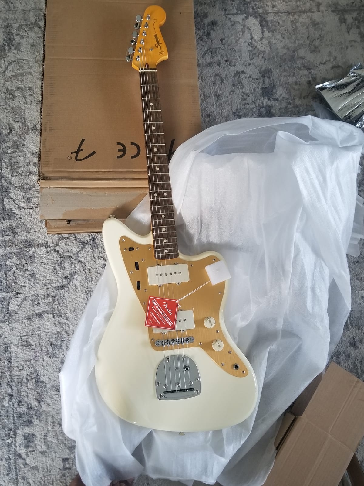 Squier J Mascis Jazzmaster Electric Guitar, with 2-Year Warranty, Vintage White, Laurel Fingerboard customer photo 2