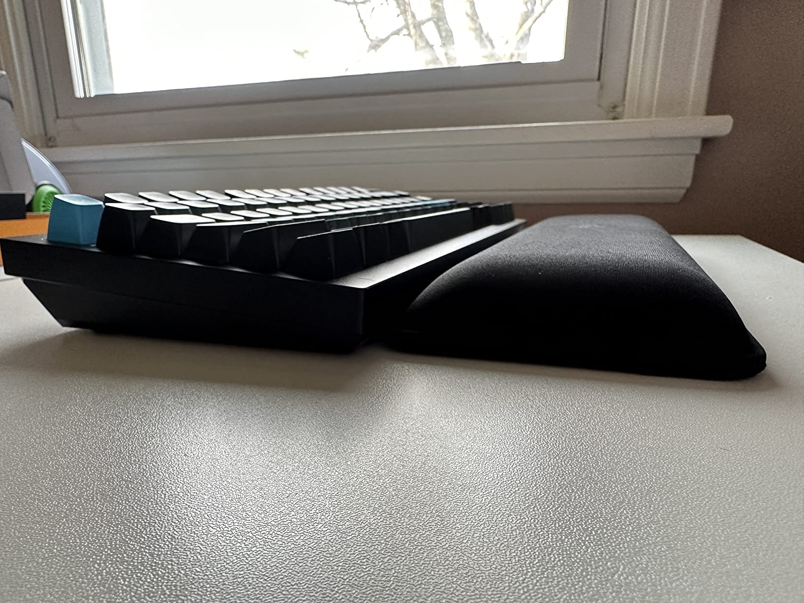 Glorious Wrist Pad/Rest - Compact - Black - Mechanical Keyboards, Stitched Edges, Ergonomic | 12x4 inches | 25mm/1in Thick (GWR-75) Compact (Black) customer photo 1