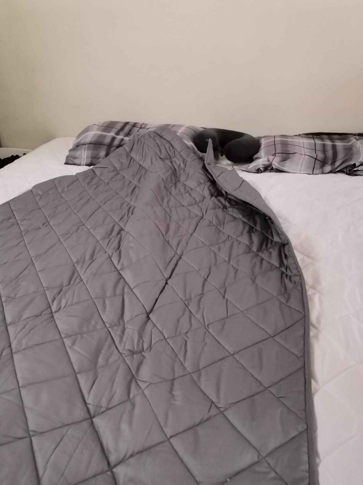ZZZhen Weighted Blanket - High Breathability - 48''72'' 15LB - Premium Heavy Blankets - Calm Sleeping for Adult and Kids, Durable Quilts Grey customer photo 2