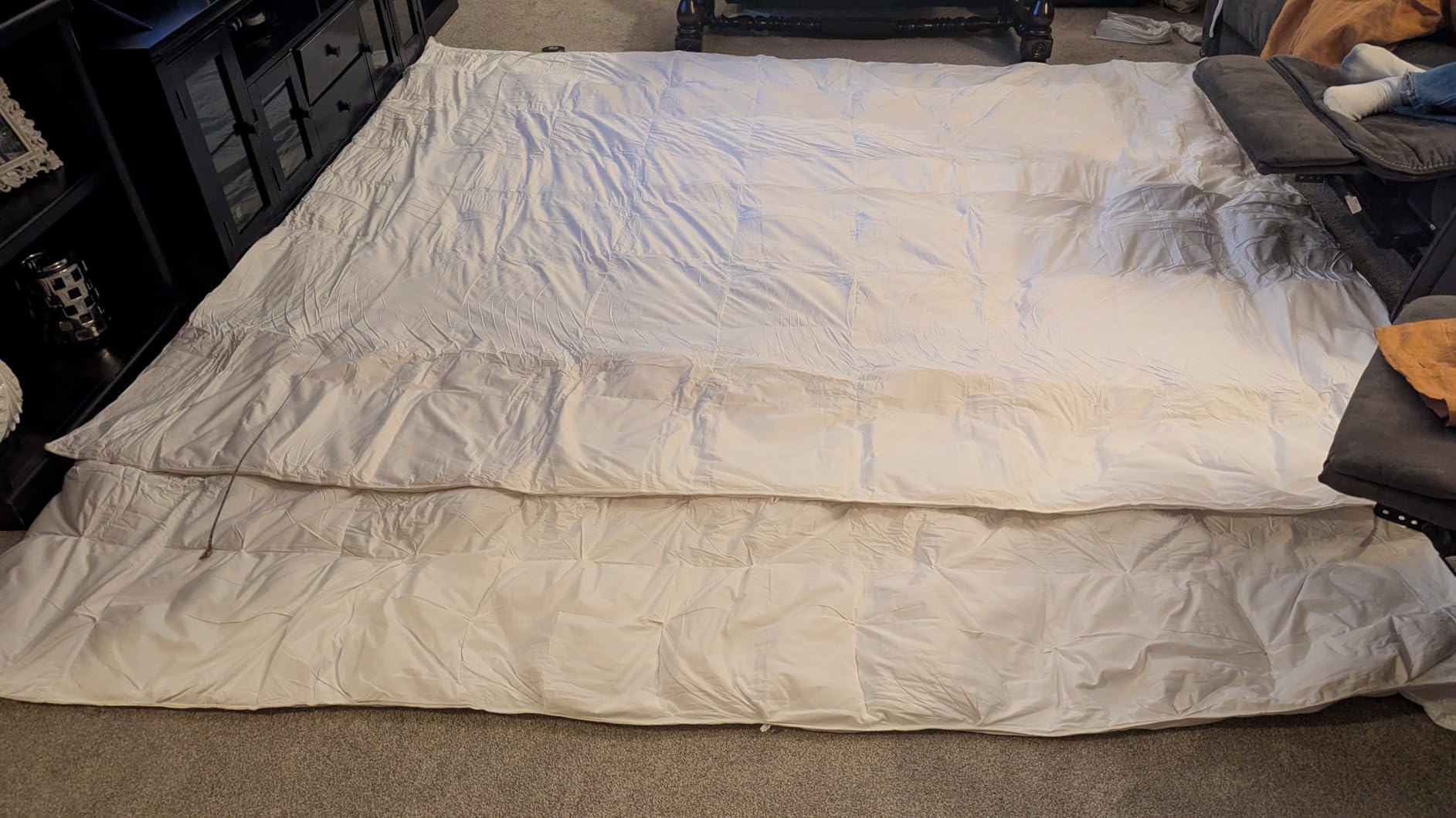 Luxurious All-Season Goose Down Feather Fiber Comforter Queen Size Duvet Insert, Exquisite Pinch Pleat Design, Premium Baffle Box, 100% Egyptian Cotton Cover, 55 oz. Fill Weight, White customer photo 2