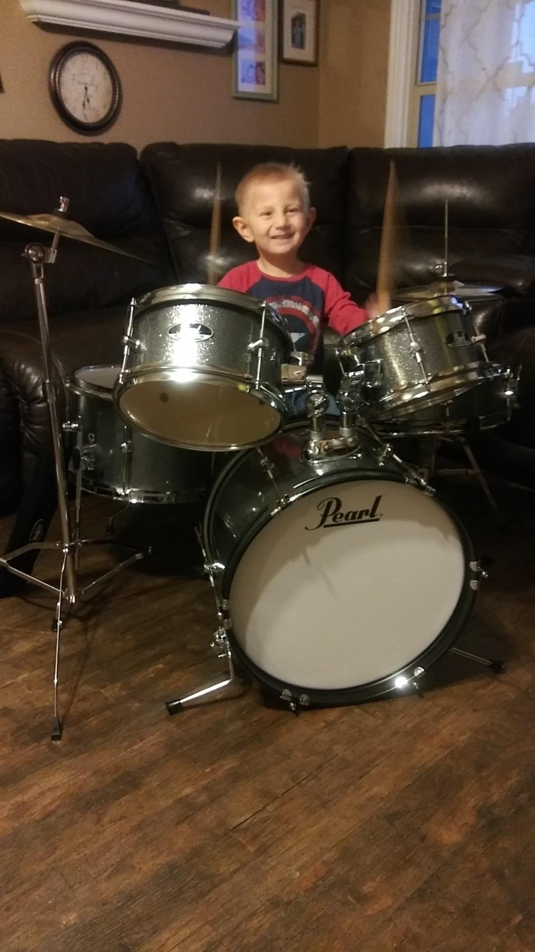 Pearl Roadshow Jr. 5 piece Drum Set w/Hardware and Cymbals, Jet Black customer photo 1