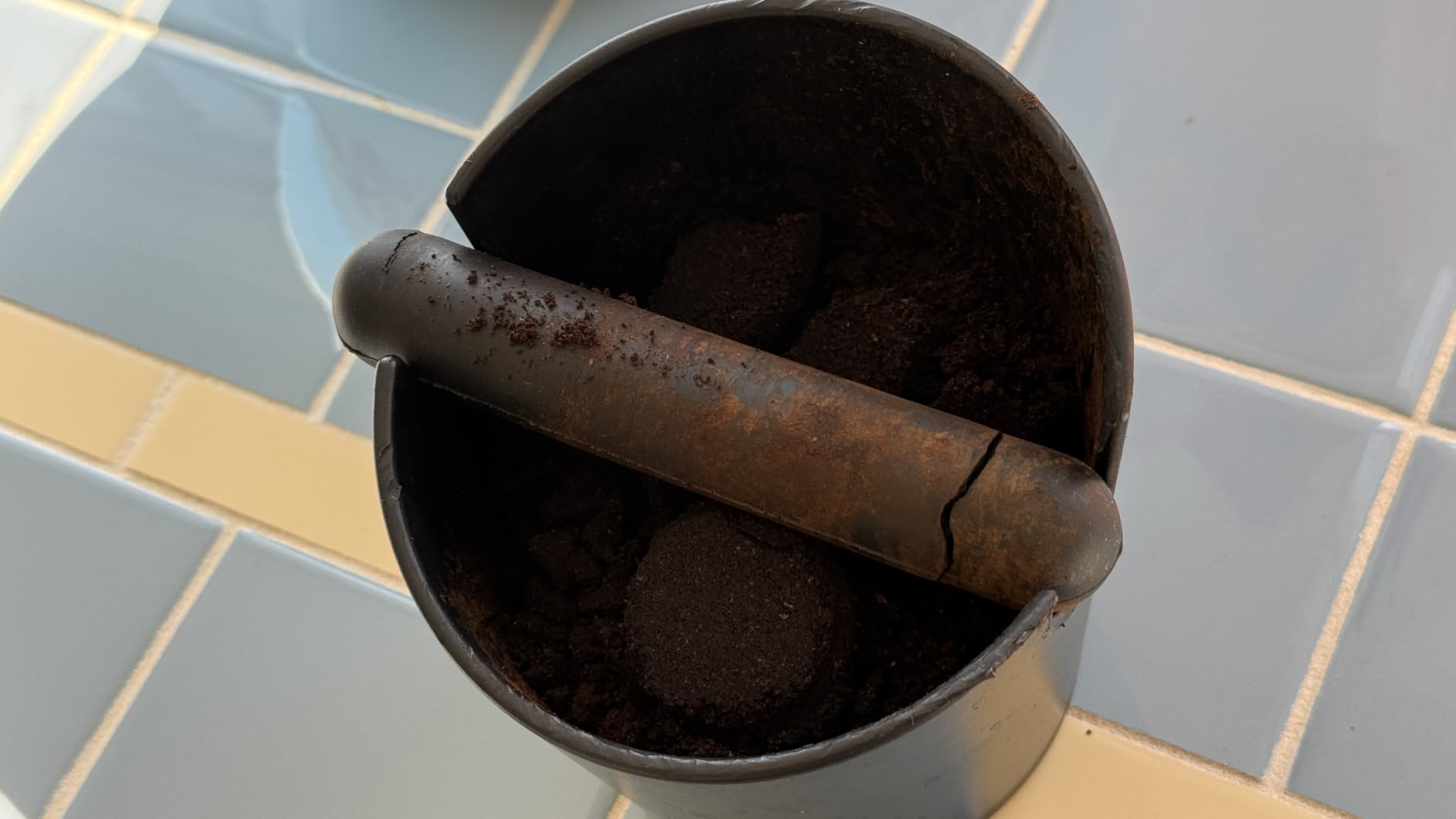 HOMEE Coffee Knock Box 4.8 Inch Barista Style Knock Box With Removable Bar, Shock-Absorbent, Non-Slip Base customer photo 1