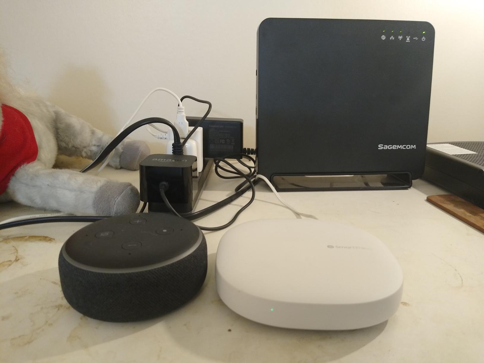 SmartThings Hub 3rd Generation [GP-U999SJVLGDA] Smart Home Automation Hub Home Monitoring Smart Devices - Alexa Google Home Compatible - Zigbee, Z-Wave, Cloud to Cloud Protocols - White customer photo 1