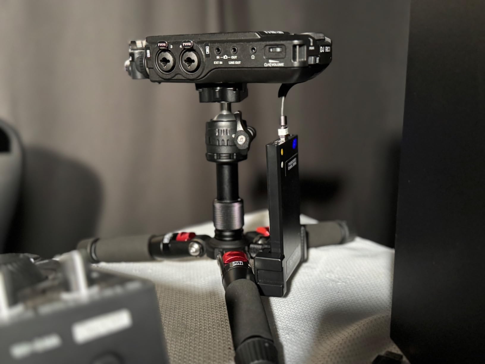 NEEWER Portable Travel Mini Tabletop Tripod, Aluminum Alloy 20''/ 50cm customer photo 2