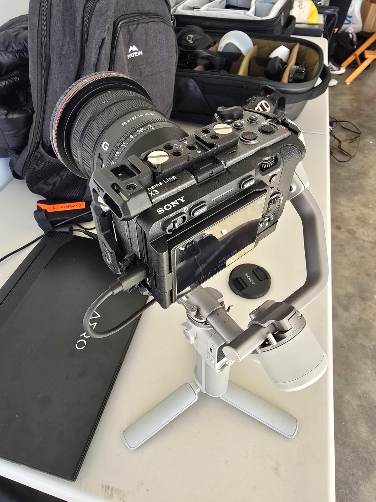 DJI RS 4 Mini, Gimbal Stabilizer for Camera, Canon/Sony/Nikon/Fujifilm | 3rd-Gen Native Vertical Shooting, 2nd-Gen Automated Axis Locks, Teflon Enhanced Balancing customer photo 1