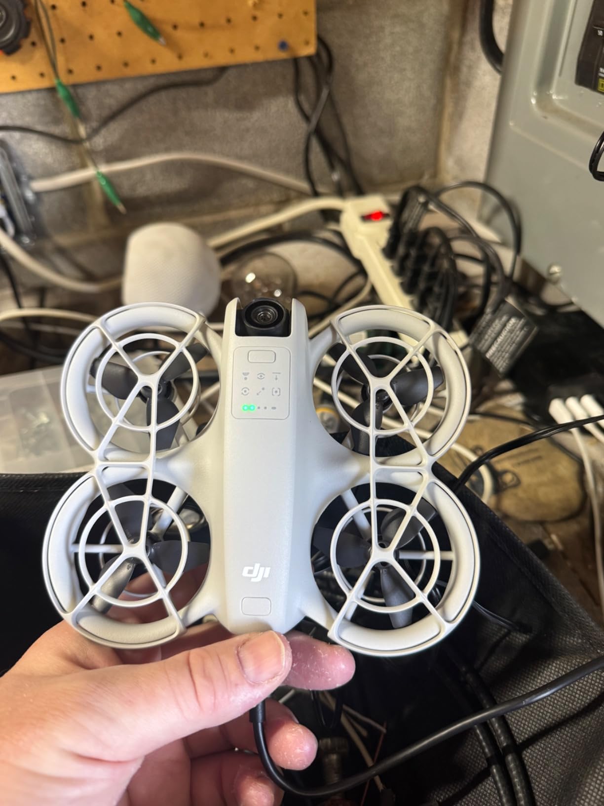 DJI Neo, Mini Drone with 4K UHD Camera for Adults, 135g Self Flying Drone that Follows You, Palm Takeoff, Subject Tracking, QuickShots, Stabilized Video, Built-In Propeller Guard (Controller-Free) customer photo 1