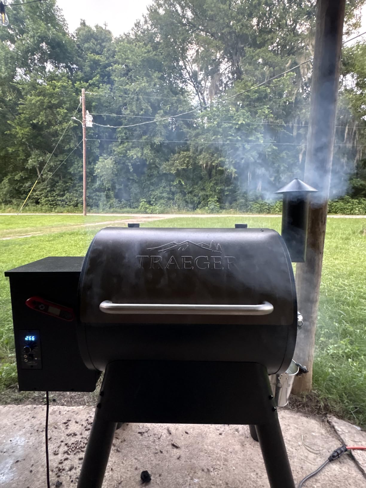 Traeger Pro 22 Wood Pellet Grill & Smoker, 572 Sq In | 6-in-1 BBQ versatility, meat probe, 450°F max, 18 lb hopper customer photo 1