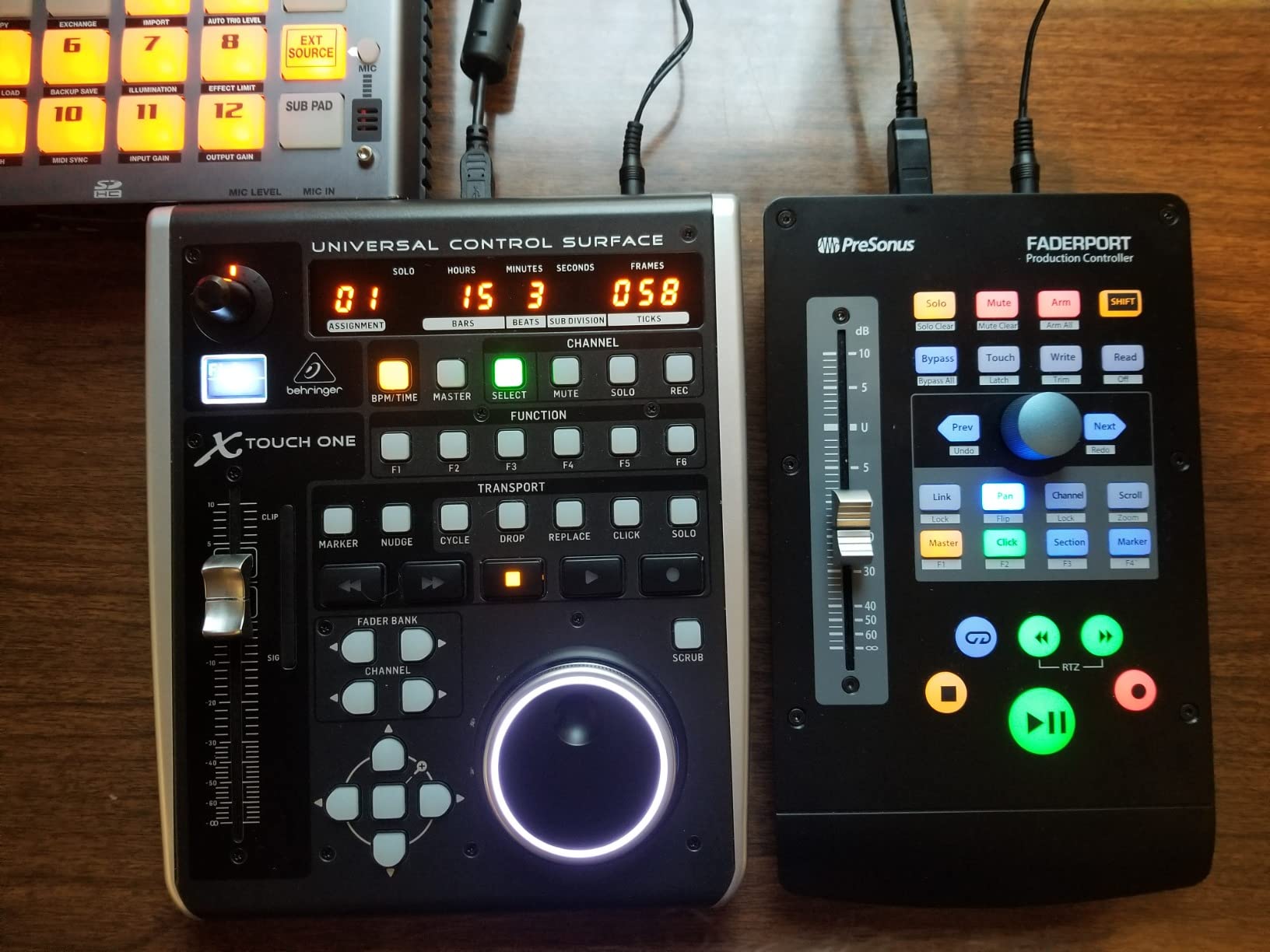 Behringer X-TOUCH ONE Universal Control Surface with Touch-Sensitive Motor Fader and LCD Scribble Strip customer photo 1