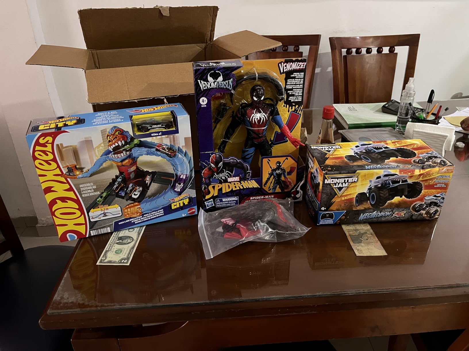 Monster Jam Official Grave Digger Remote Control Monster Truck, 1:24 Scale, 2.4 GHz, for Ages 4 and Up customer photo 1