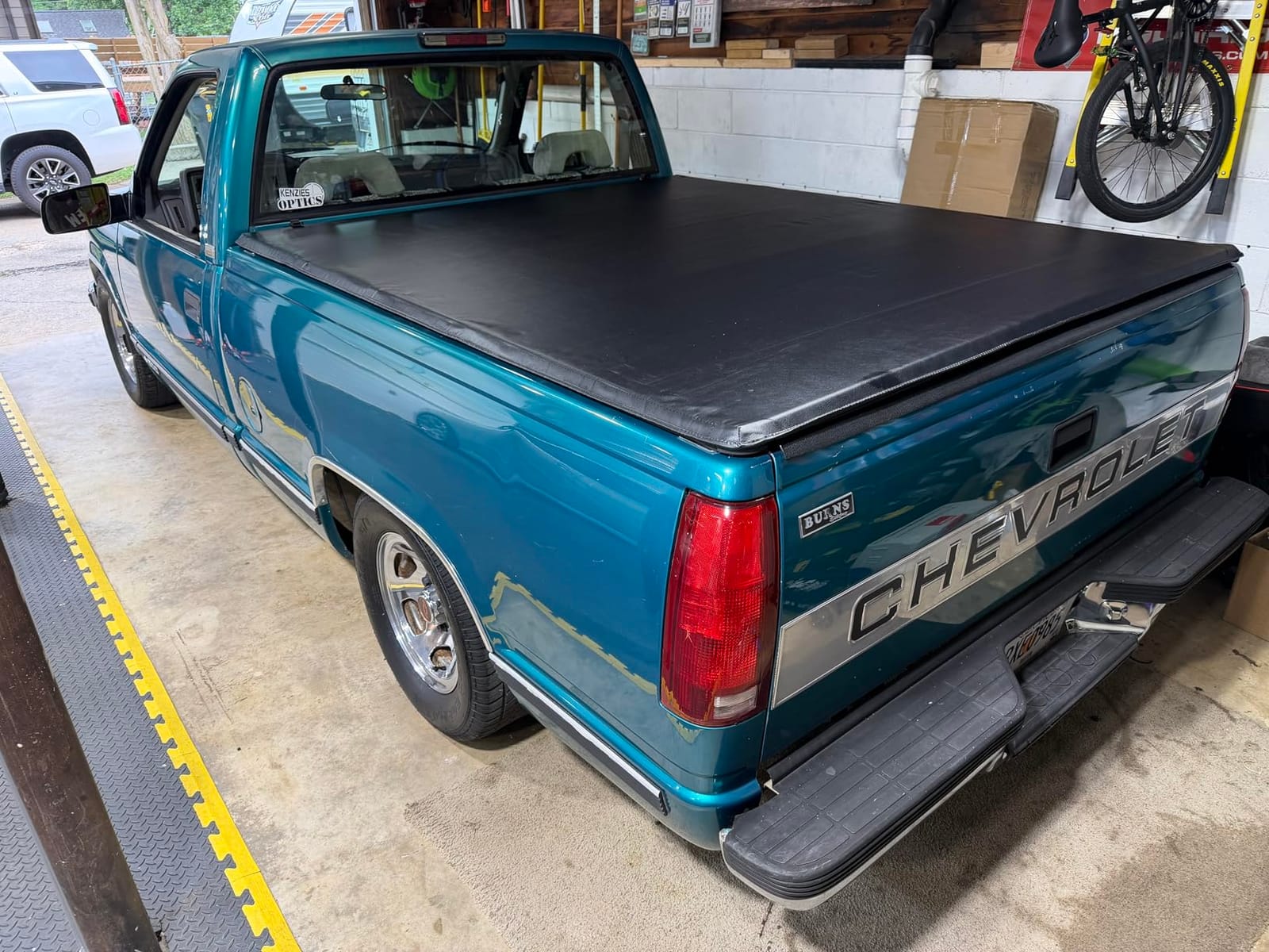 DNA Motoring TTC-RU-033 Soft Vinyl Roll-Up Tonneau Cover Compatible with 1999-2006 Silverado Sierra 1500 2500 3500 & HD Models 6.5Ft Fleetside Bed, Black customer photo 2