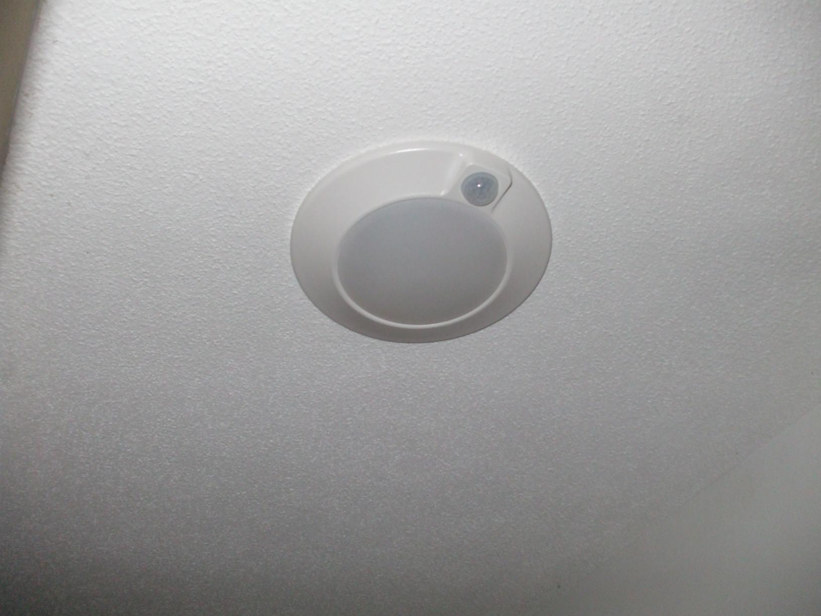 CLOUDY BAY Motion Sensor Ceiling Light Indoor,120V CRI90 10W 5000K Bright Day Light,6.5 inch LED Flush Mount Ceiling Lighting Fixture for Garage,Walk-in Closet,Attic,Pantry Wet Location White Finish customer photo 2