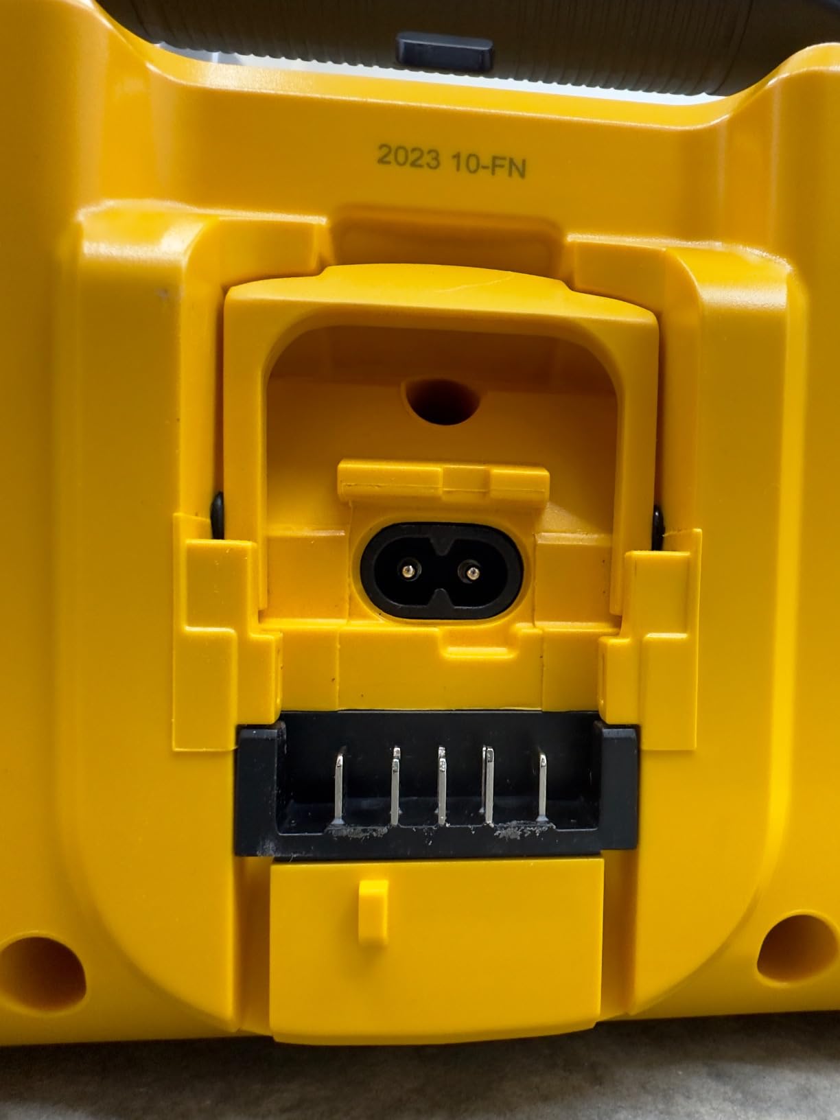 DEWALT 20V MAX Bluetooth Speaker, 100 ft Range, Durable for Jobsites, Phone Holder Included, Lasts 8-10 Hours with Single Charge (DCR010), Black Yellow customer photo 2