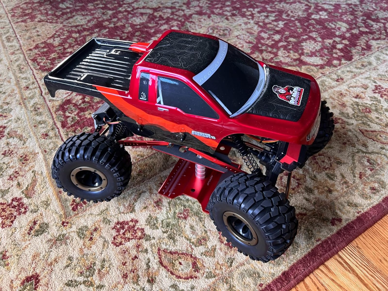 Redcat Racing Everest 10 1/10 Scale Electric RC Rock Crawler, 4WD Shaft Driven RC Truck with Waterproof Electronics, Aluminum Chassis, Beadlock Tires, 2.4GHz RTR with Battery & Charger- Red and Black customer photo 1