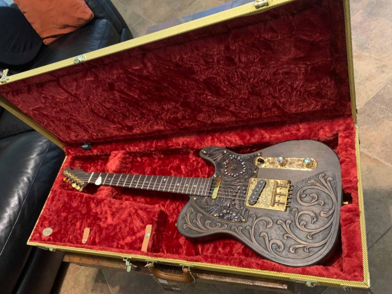 Fender Classic Series Wood Case, Stratocaster/Telecaster, Black customer photo 2