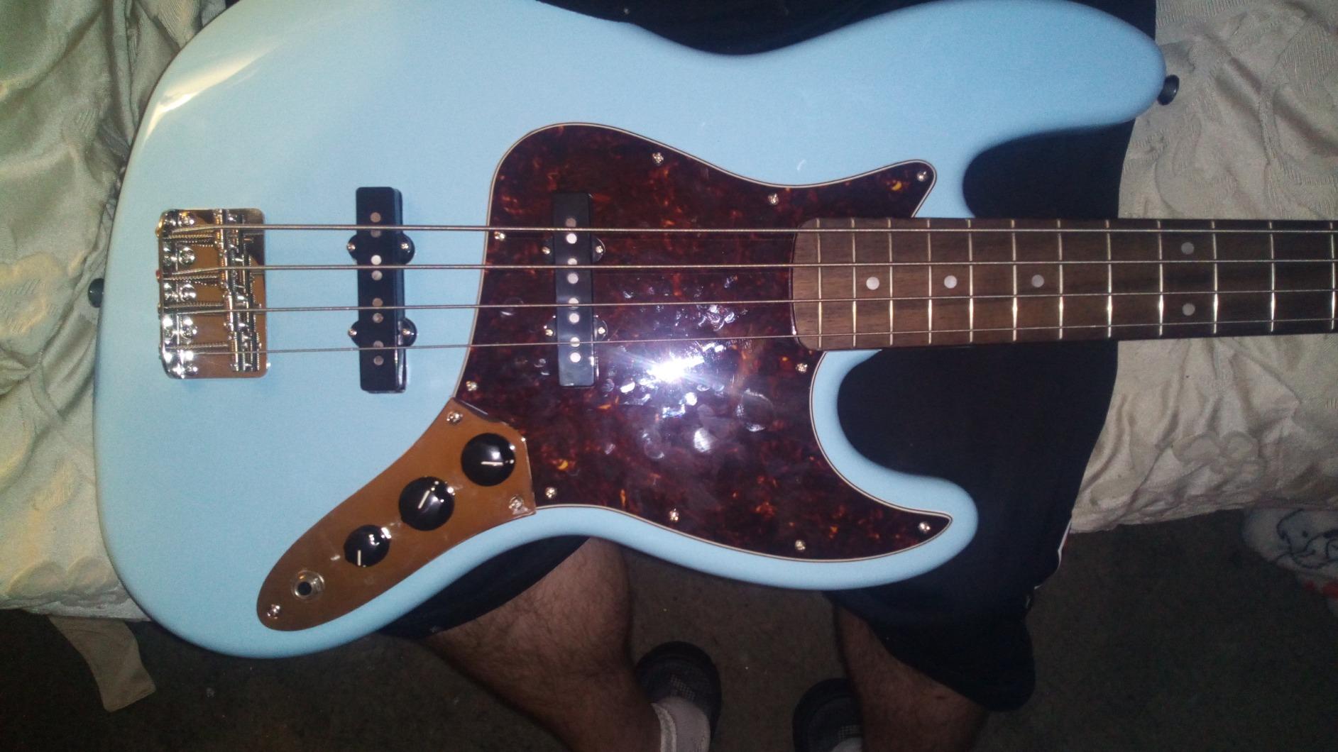 Squier Classic Vibe 60s Jazz Bass, Daphne Blue, Laurel Fingerboard | Vintage 60s electric bass, beginner-friendly, laurel fingerboard, Fender-designed pickups, iconic Daphne Blue finish customer photo 2