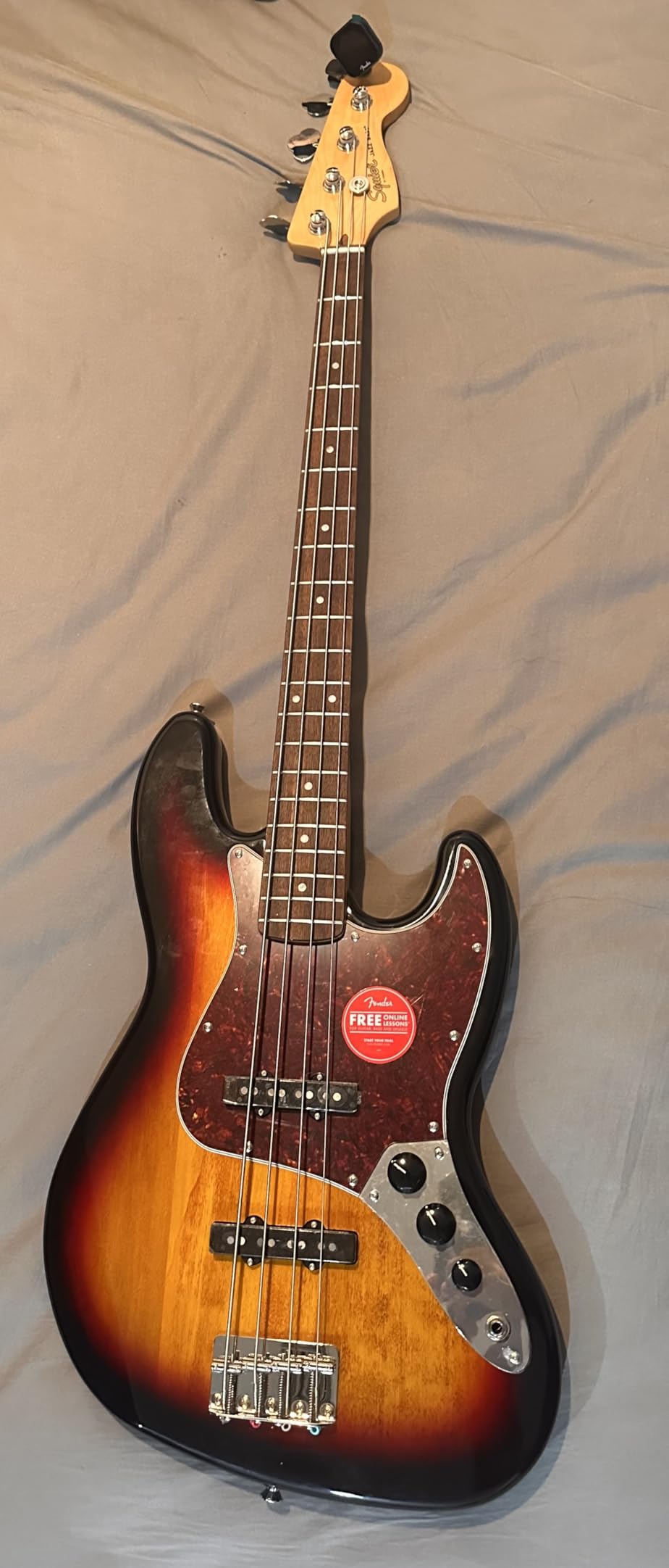 Squier Classic Vibe 60s Jazz Bass, 3-Color Sunburst, Laurel Fingerboard customer photo 1