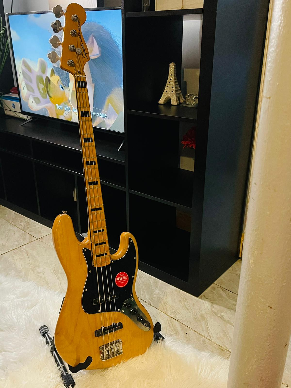 Squier Classic Vibe 70s Jazz Bass, Natural, Maple Fingerboard customer photo 1