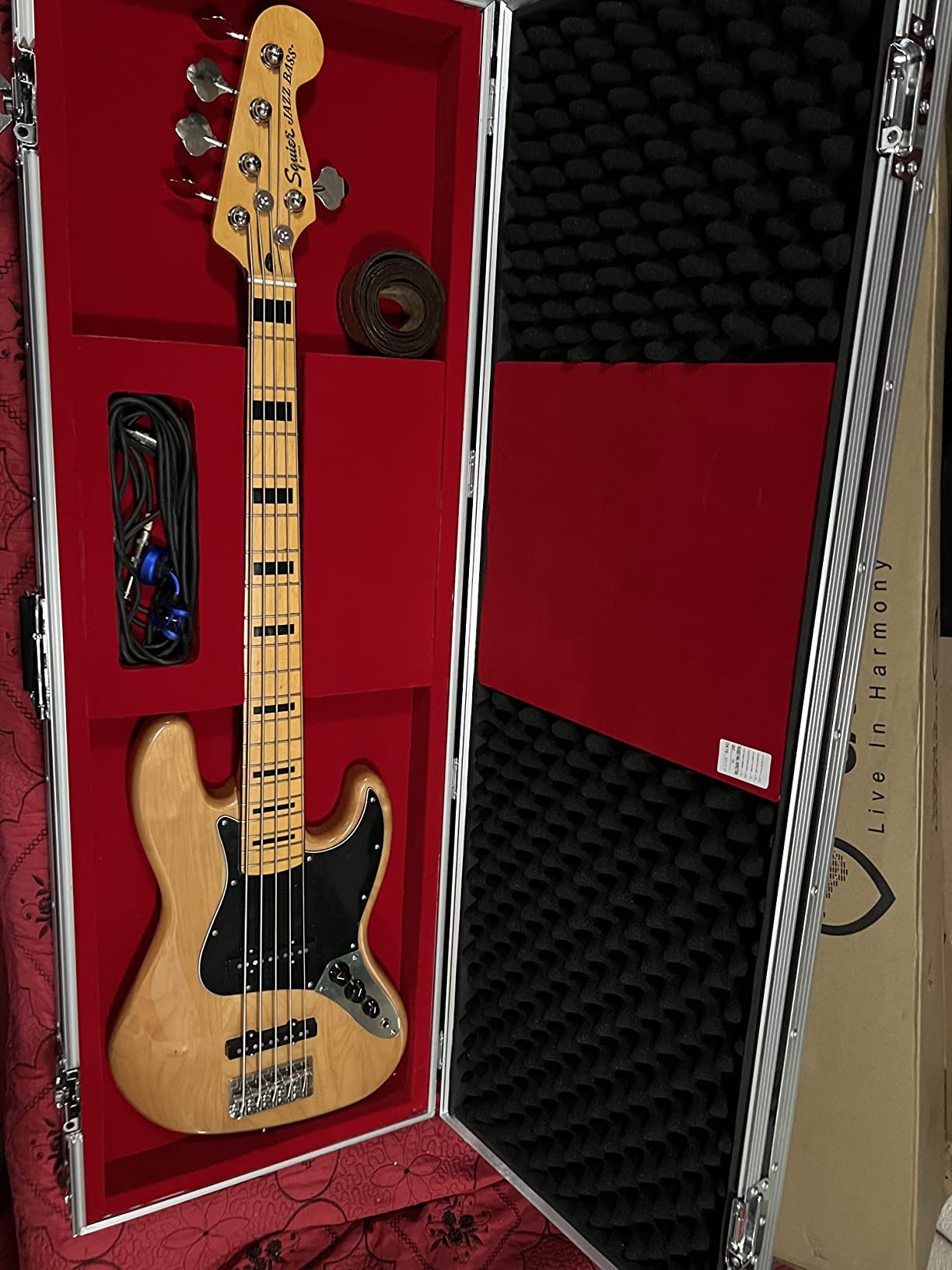 Squier Classic Vibe 70s 5-String Jazz Bass, Natural, Maple Fingerboard customer photo 2