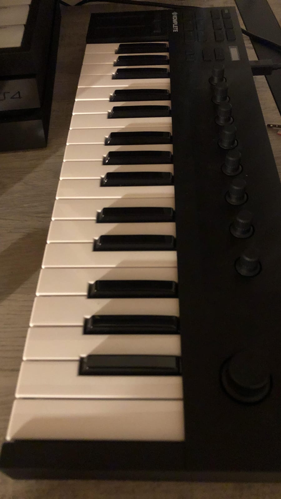 Native Instruments Komplete Kontrol M32 Controller Keyboard (26154) customer photo 1