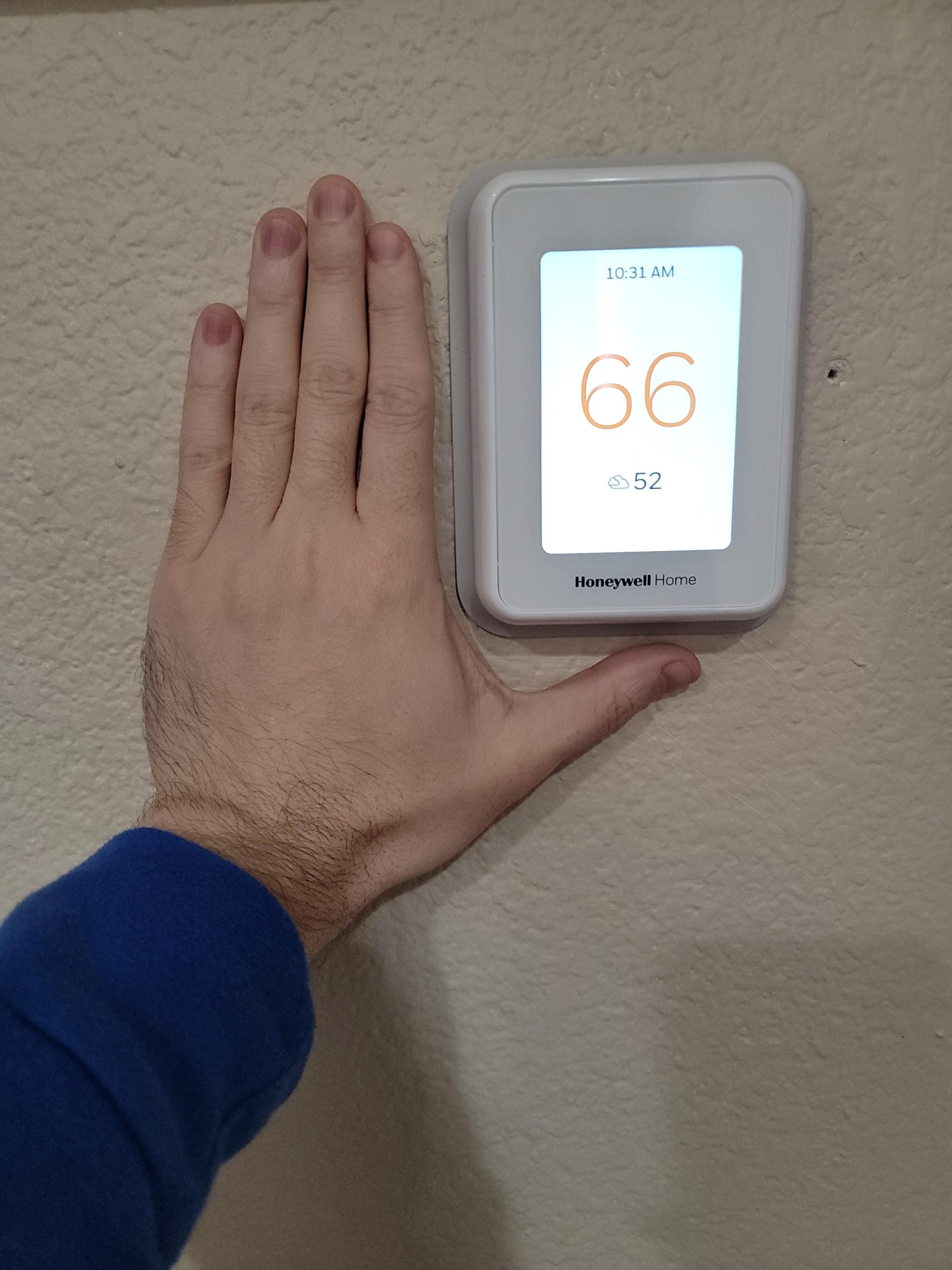 Honeywell Home T9 WiFi Smart Thermostat with 1 Smart Room Sensor, Touchscreen Display, White customer photo 1