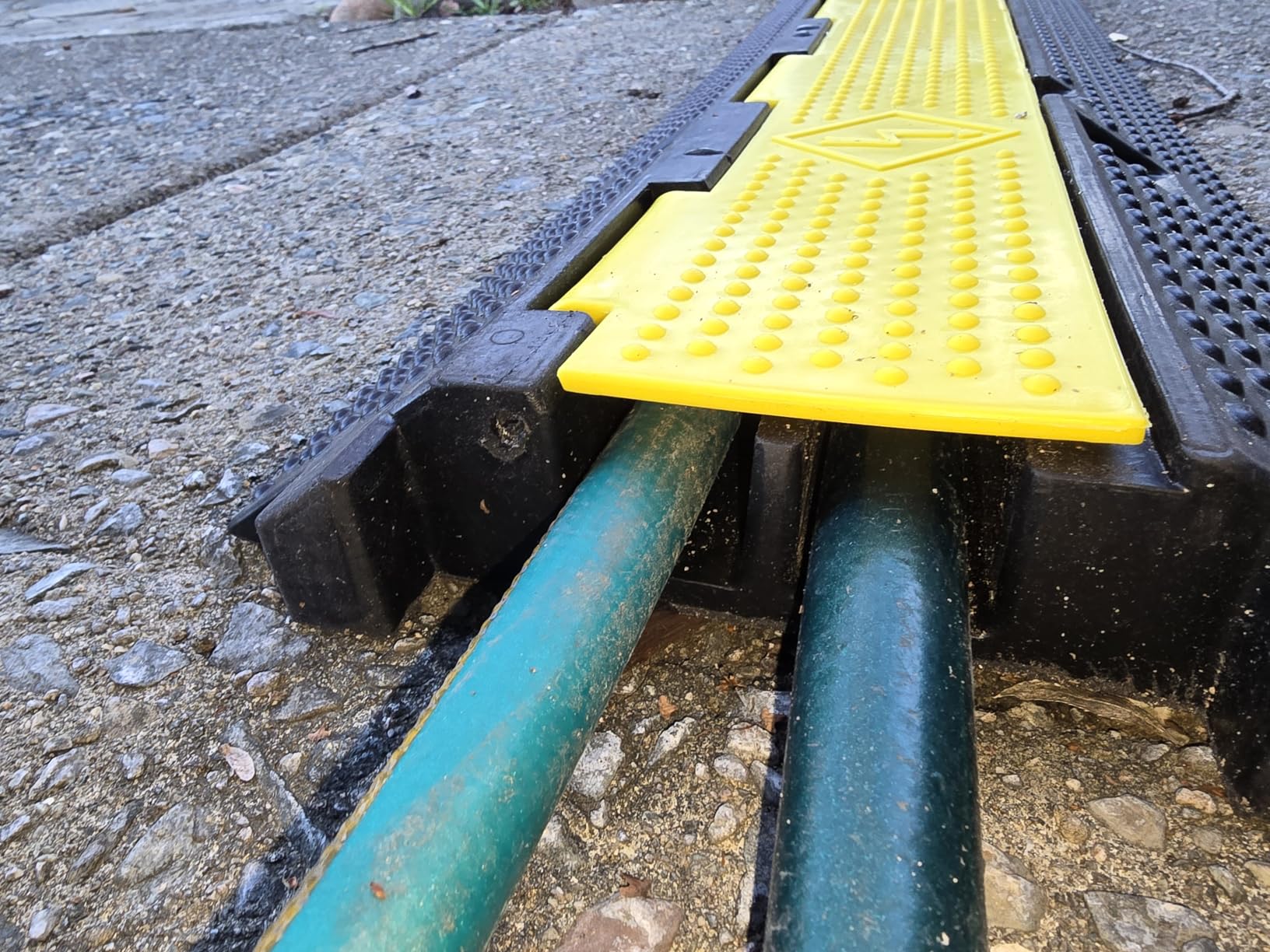 1 Pack Rubber Cable Ramp Hose Cable Protector Ramp 2 Channel 22000Lbs Load Capacity Traffic Speed Bump Wires Power Lines Extension Cord Cover for Indoor Outdoor customer photo 2