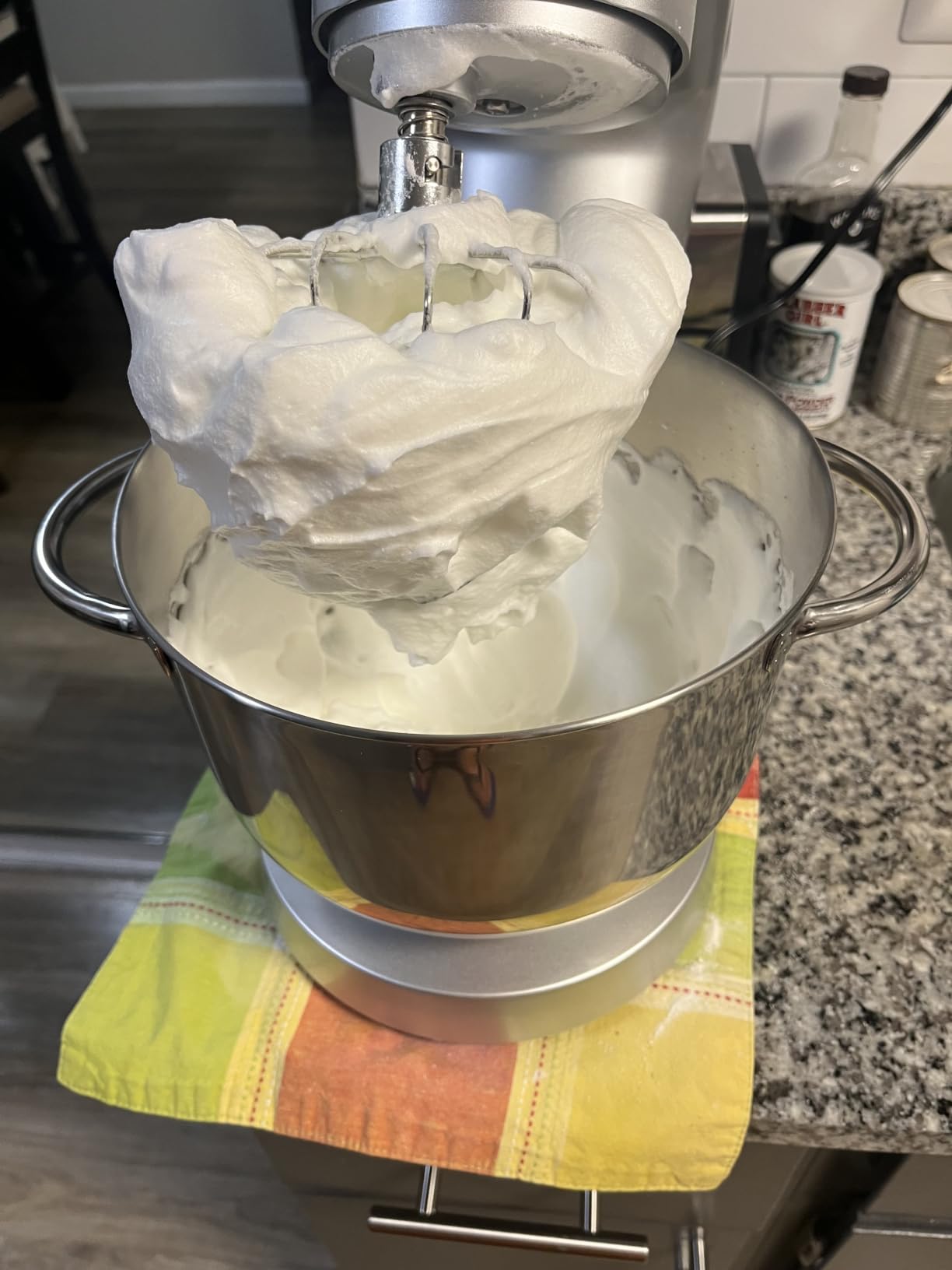 Aucma Stand Mixer, 6.5-QT 660W 6-Speed Tilt-Head Food Mixer, Kitchen Electric Mixer with Dough Hook, Wire Whip & Beater (Silver, 6.5QT) customer photo 2