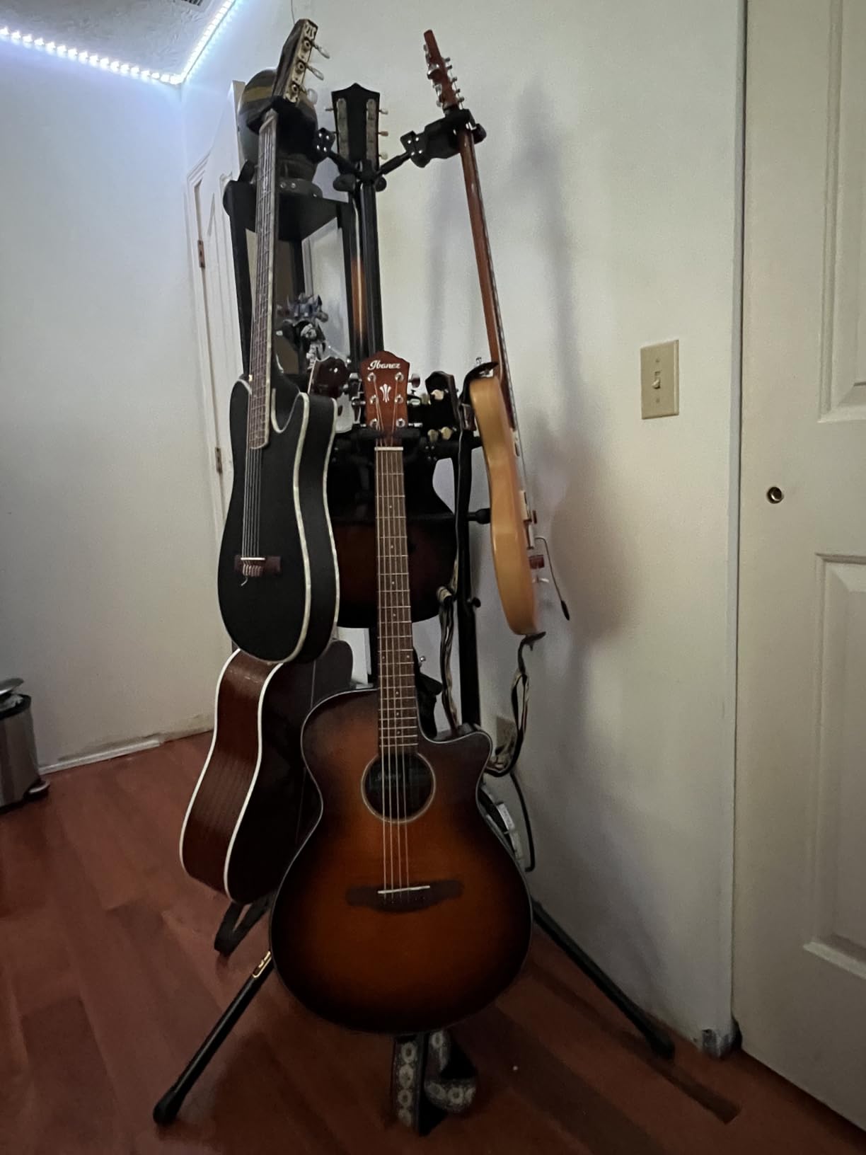 Hercules GS526BPLUS Auto Grip 6 Guitar Stand customer photo 2