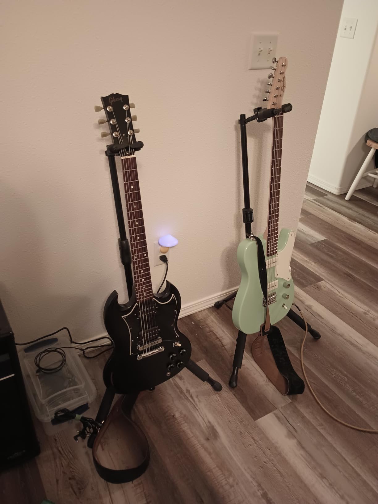 Hercules GS415BPLUS AutoGrip System Guitar Stand customer photo 1