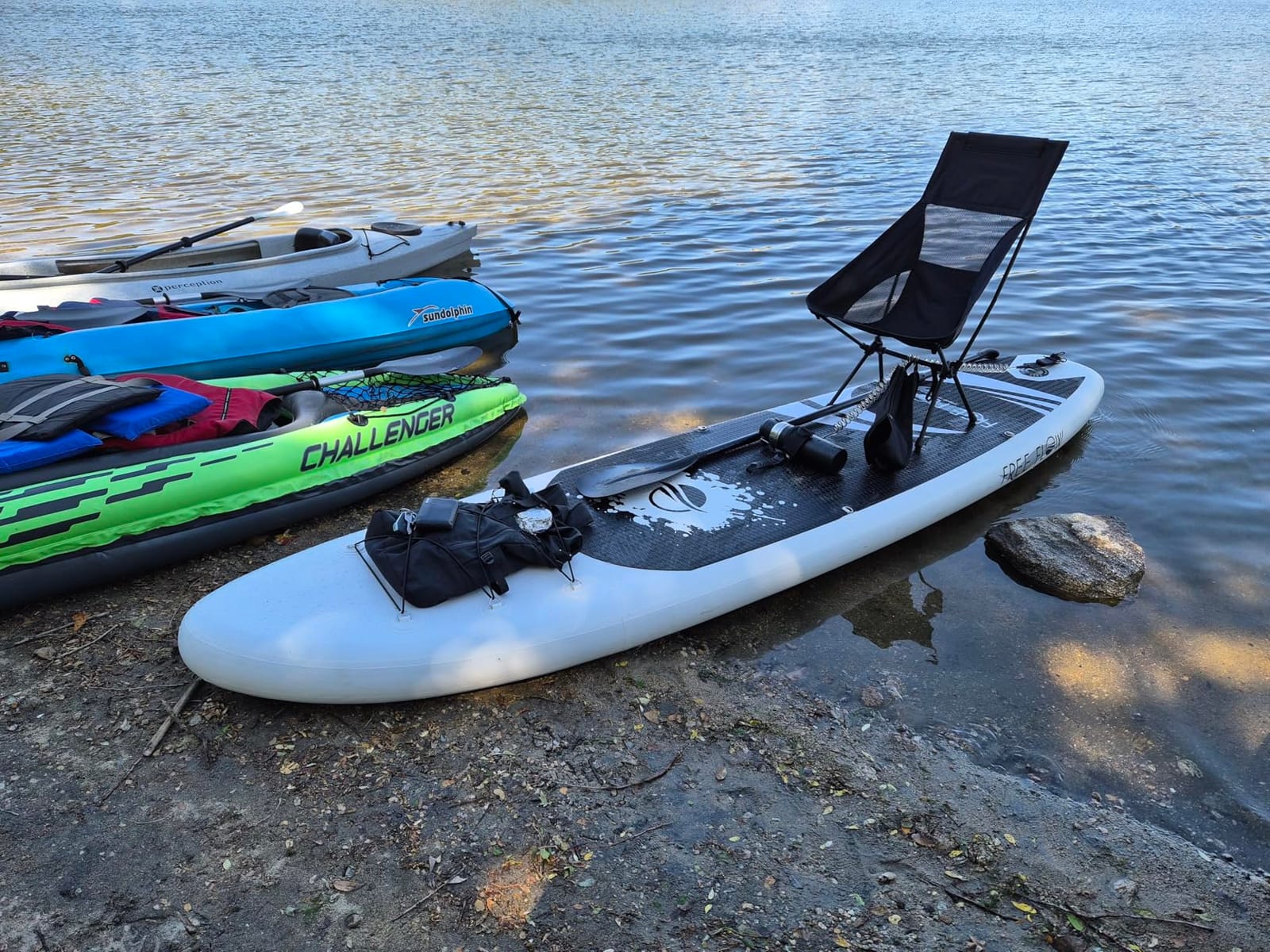 SereneLife 10'6'' Inflatable Stand Up Paddle Board with Premium SUP Accessories - 32'' Wide Stable Design with Non-Slip EVA Deck Pad, for Youth and Adults, 350 lbs. Capacity customer photo 1