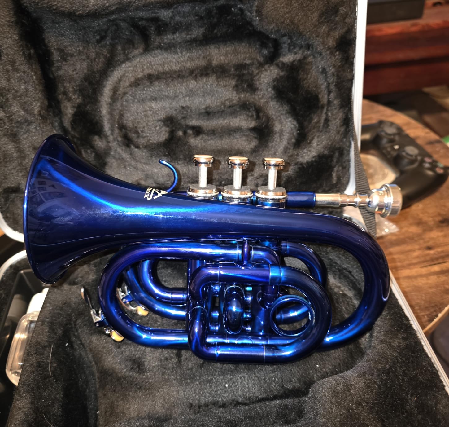EASTROCK Pocket Trumpet Brass Bb Trumpet with 7C Mouthpiece, Hard Case, Strap, Gloves, Cleaning Kit for Students and Beginners(Black) customer photo 2