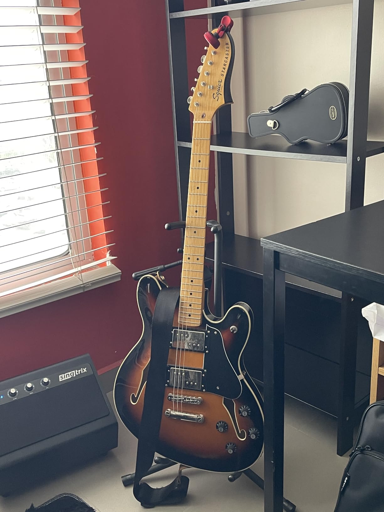 Squier Classic Vibe Starcaster Electric Guitar, 3-Color Sunburst, Maple Fingerboard customer photo 1