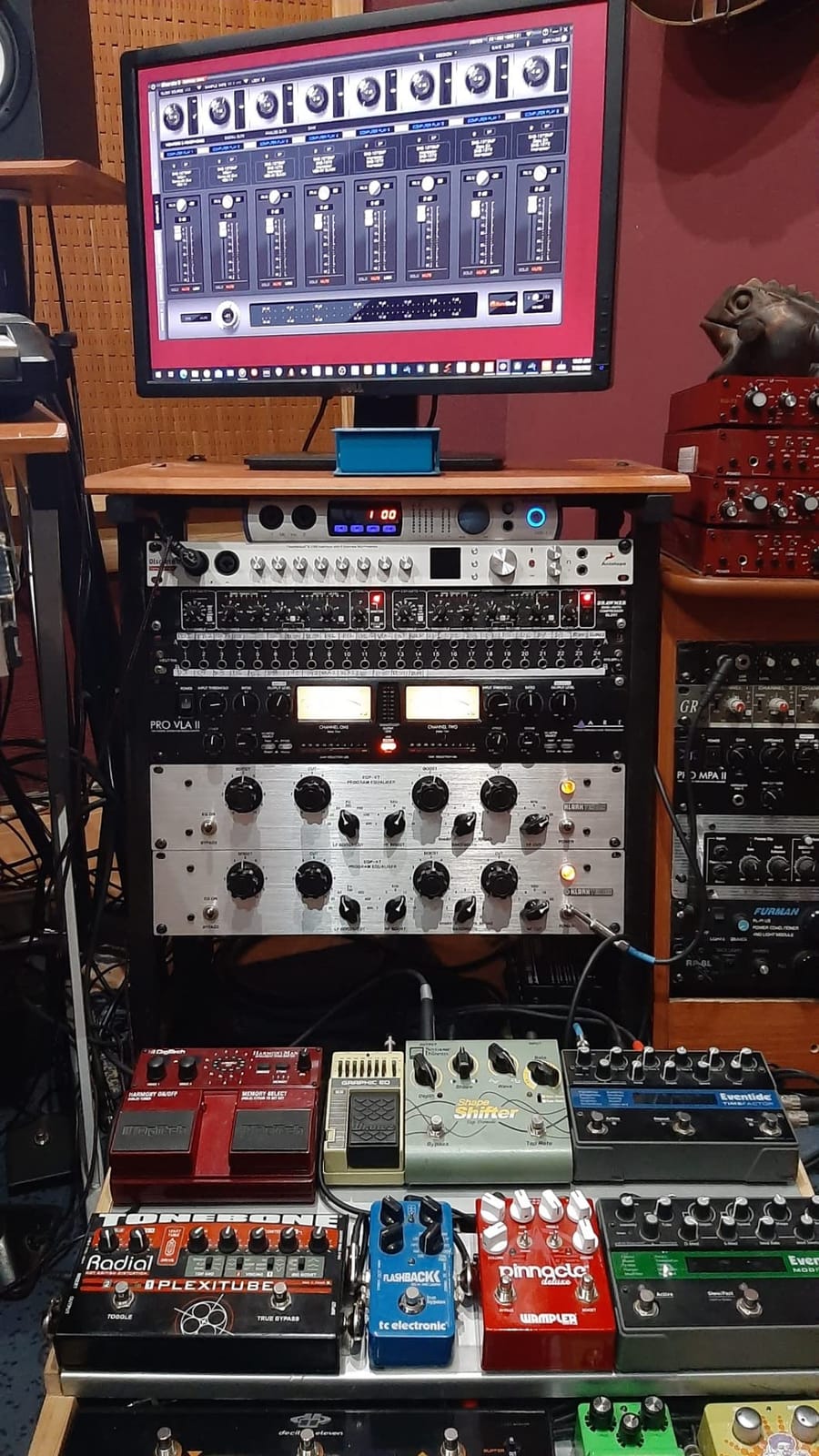 Antelope Audio Discrete 8 Synergy Core Thunderbolt USB Audio Interface with FPGA + DSP FX, 8 Preamps customer photo 1