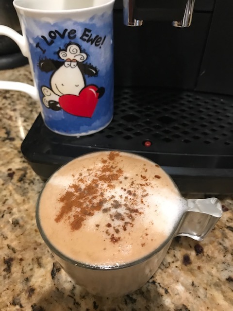 Philips 2200 Series Fully Automatic Espresso Machine, Classic Milk Frother, 2 Coffee Varieties, Intuitive Touch Display, 100% Ceramic Grinder, AquaClean Filter, Aroma Seal, Black (EP2220/14) customer photo 1