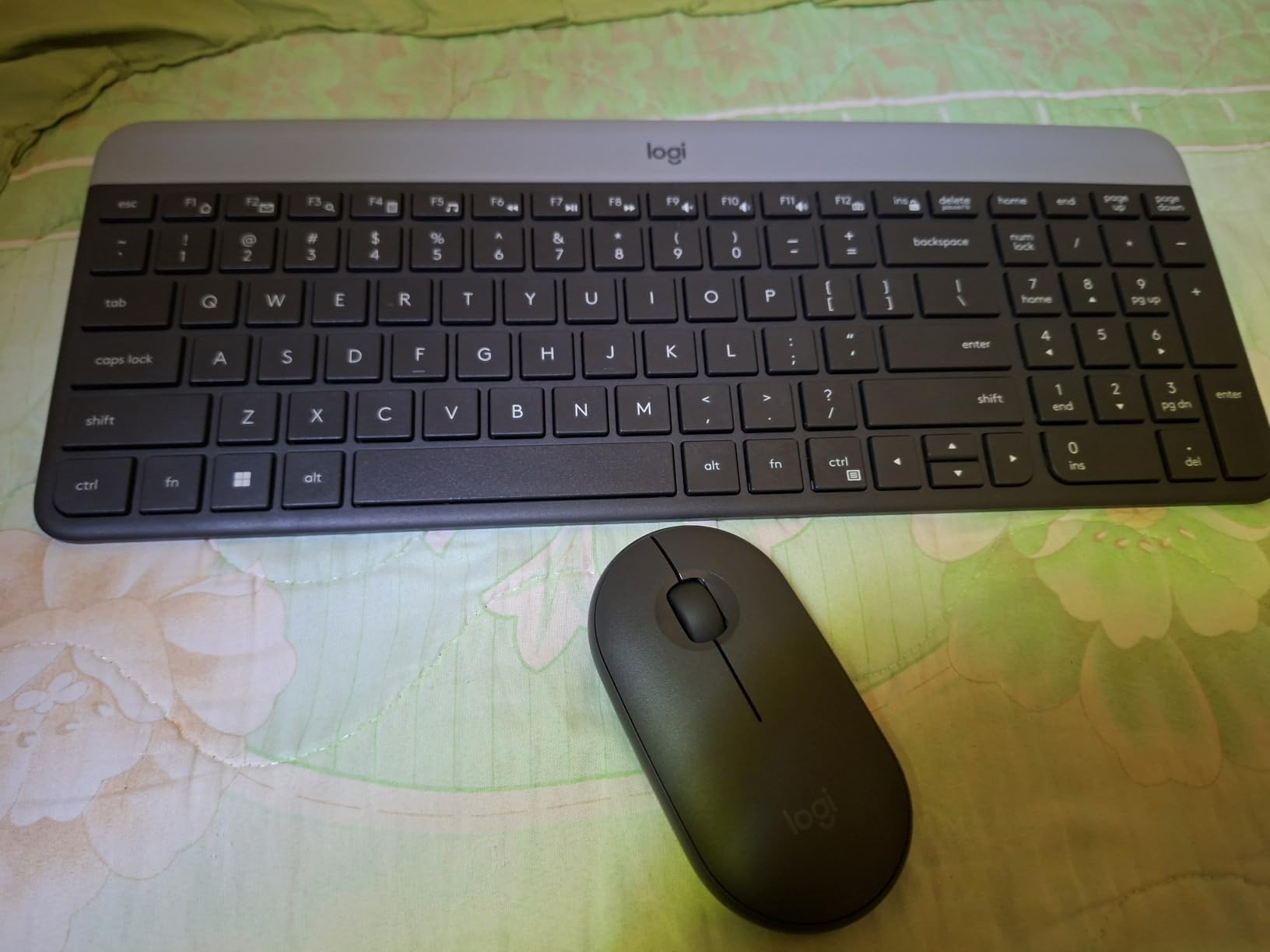Logitech MK470 Slim Compact Wireless Keyboard and Mouse Combo - Graphite customer photo 1