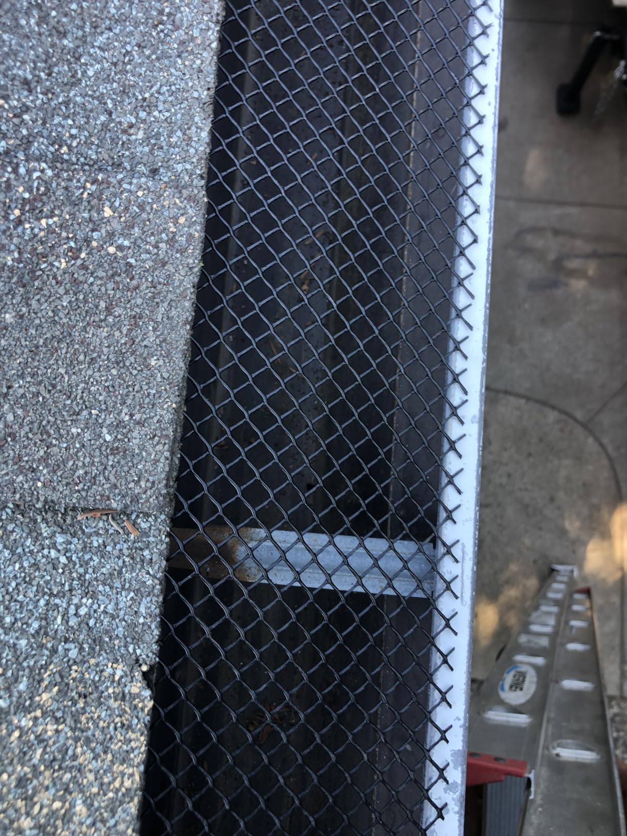 Frost King VX6206 VX620 6 inch x20 ft Plastic Gutter Guard, 6 Pack, Black, 6 Pack customer photo 2