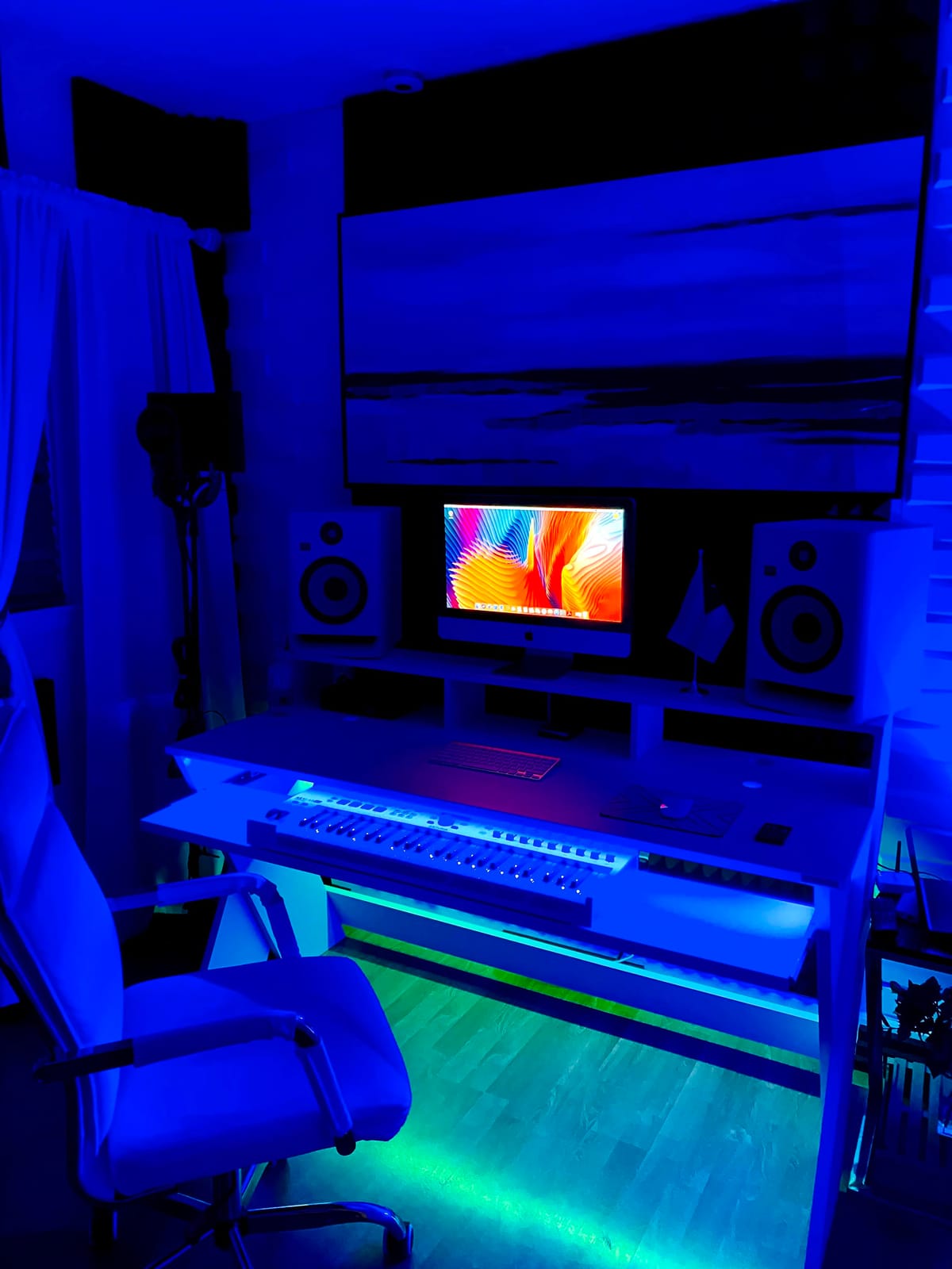 Glorious Sound Desk Pro Professional Studio Workstation in Black customer photo 1