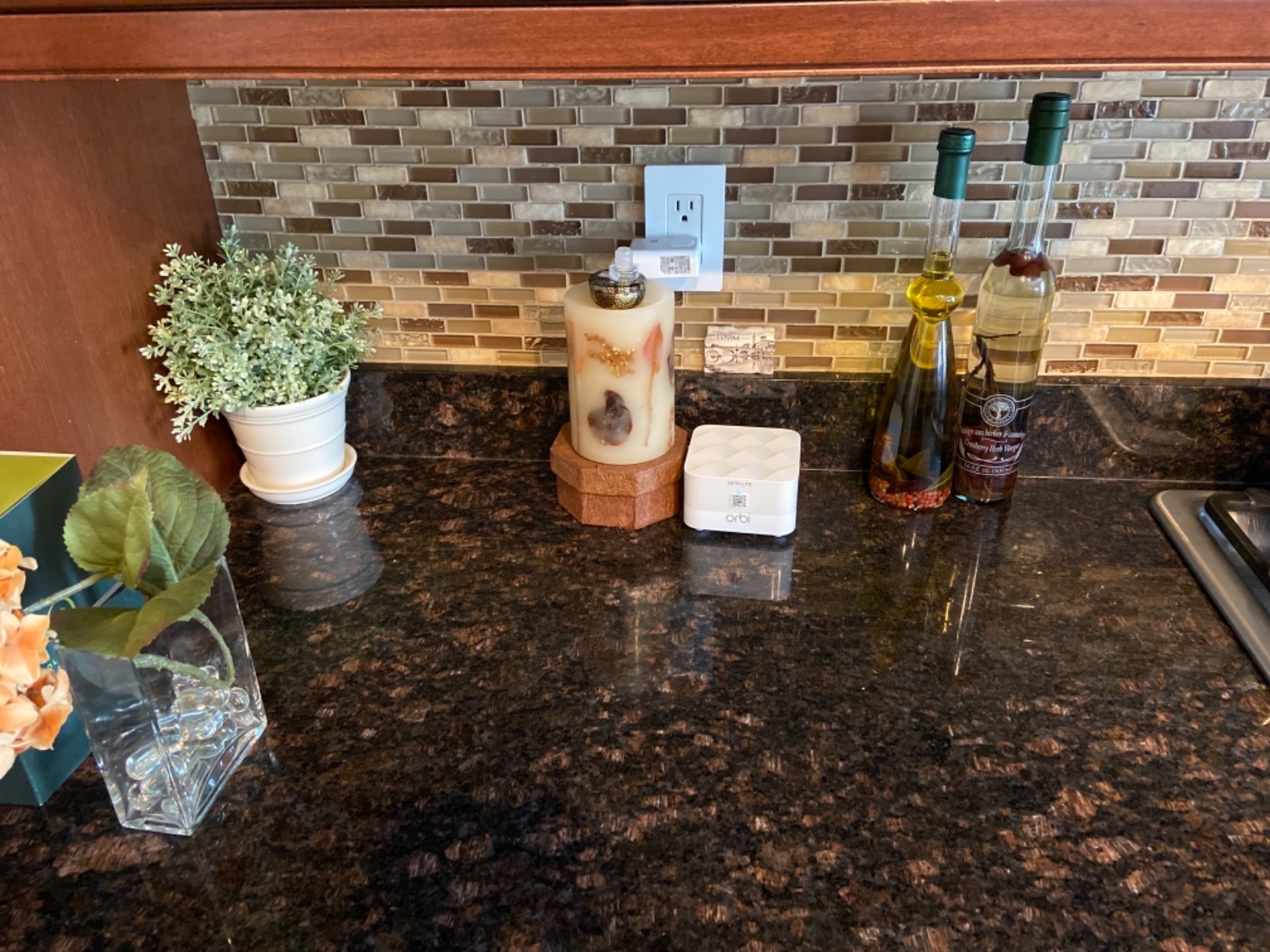 NETGEAR Orbi Whole Home Mesh WiFi System (RBK13) - Router Replacement Covers up to 4,500 sq. ft. with 1 Router & 2 Satellites customer photo 2
