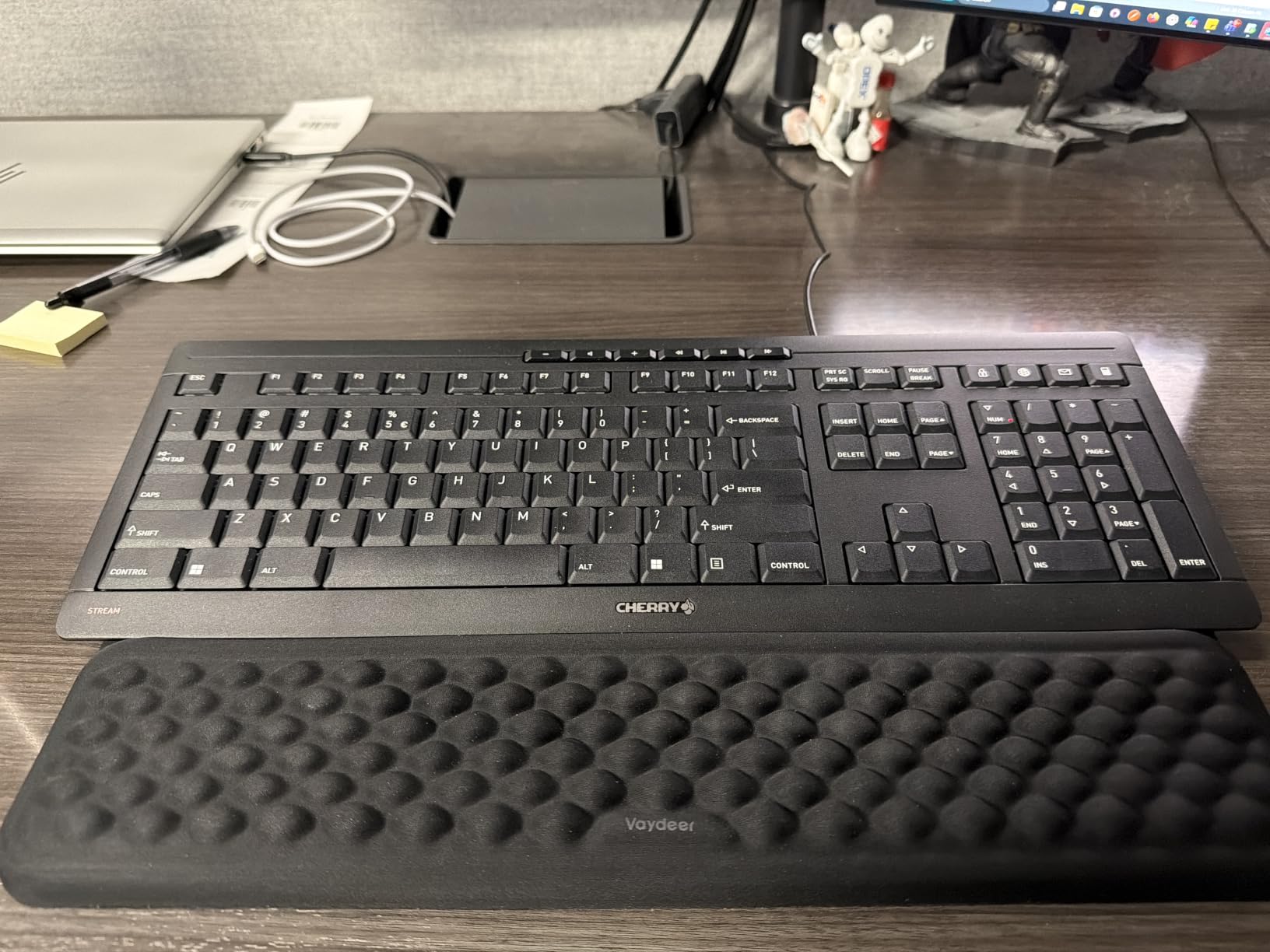 Cherry Stream Keyboard | Wired Slim Whisper Quiet | Silent Keys | Black | For PC/Laptop, Unique Typing Feel, Slim Design, CHERRY SX Scissor Switches, USB-A, QWERTY, Home or Office customer photo 2