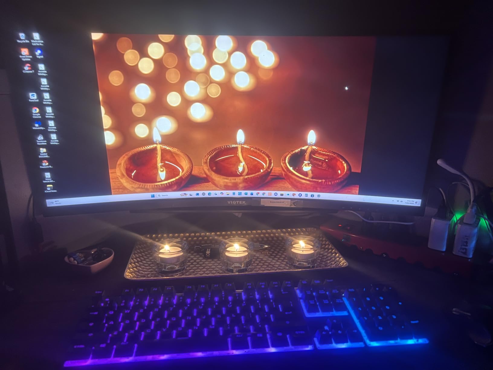 SteelSeries Apex 3 RGB Gaming Keyboard – 10-Zone RGB Illumination – IP32 Water Resistant – Premium Magnetic Wrist Rest (Whisper Quiet Gaming Switch) customer photo 1